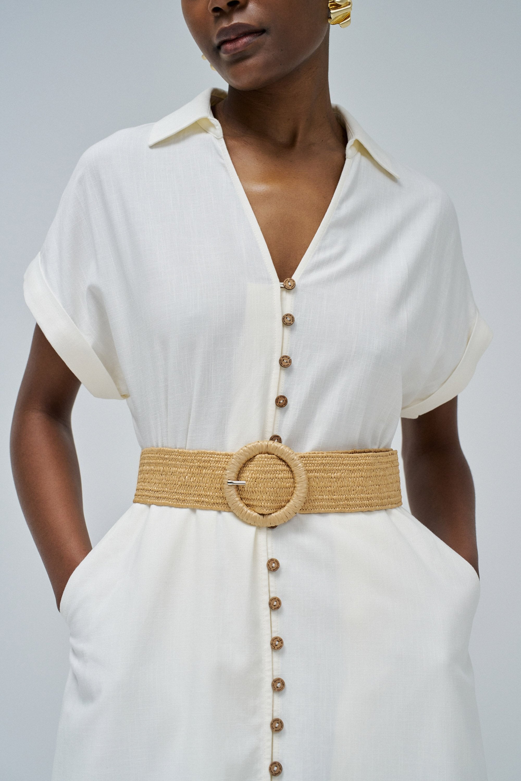 Chemise en lin Robe avec ceinture boutonnée à l'avant en Light Pearl V1 Robes Salsa Jeans