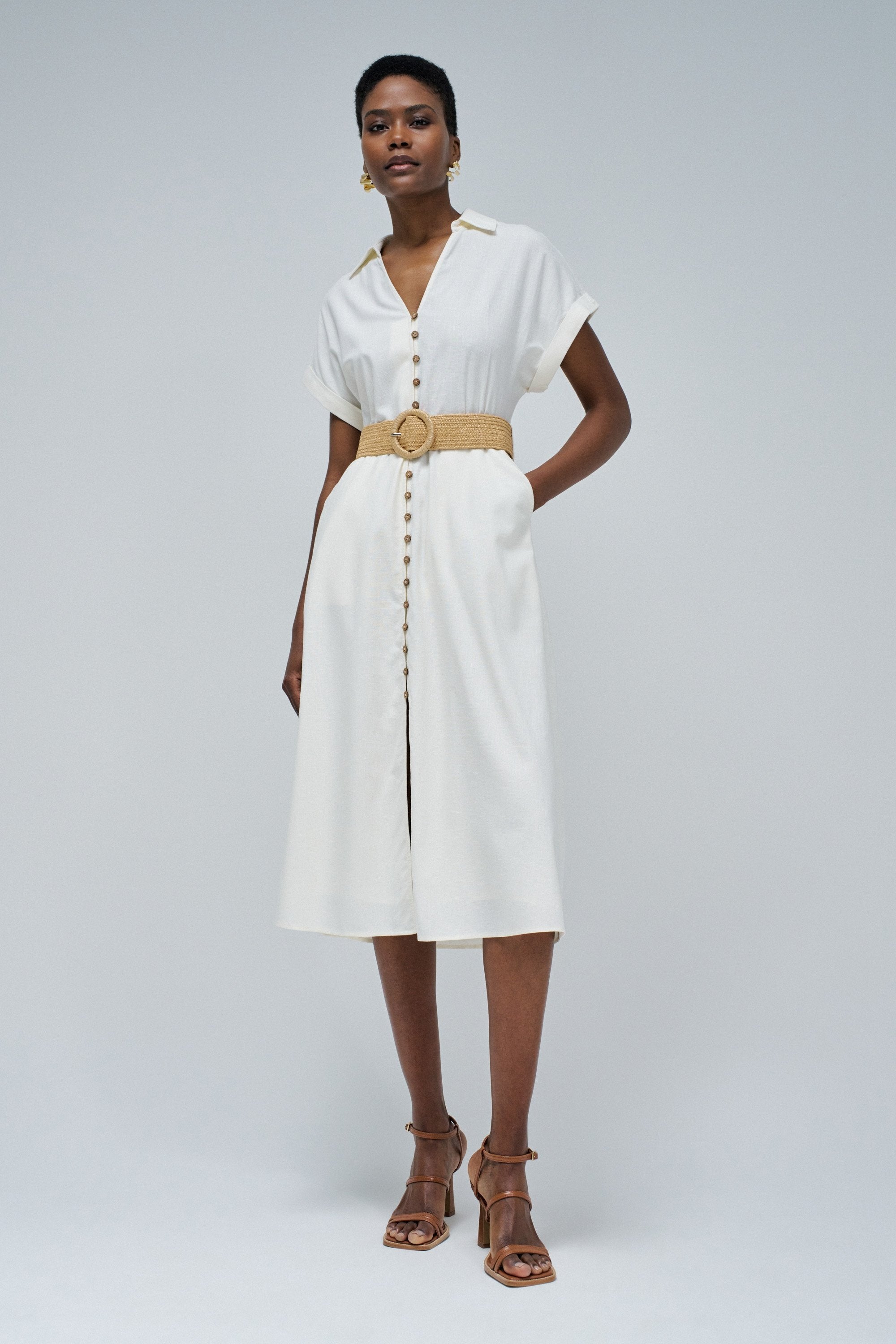 Chemise en lin Robe avec ceinture boutonnée à l'avant en Light Pearl V1 Robes Salsa Jeans