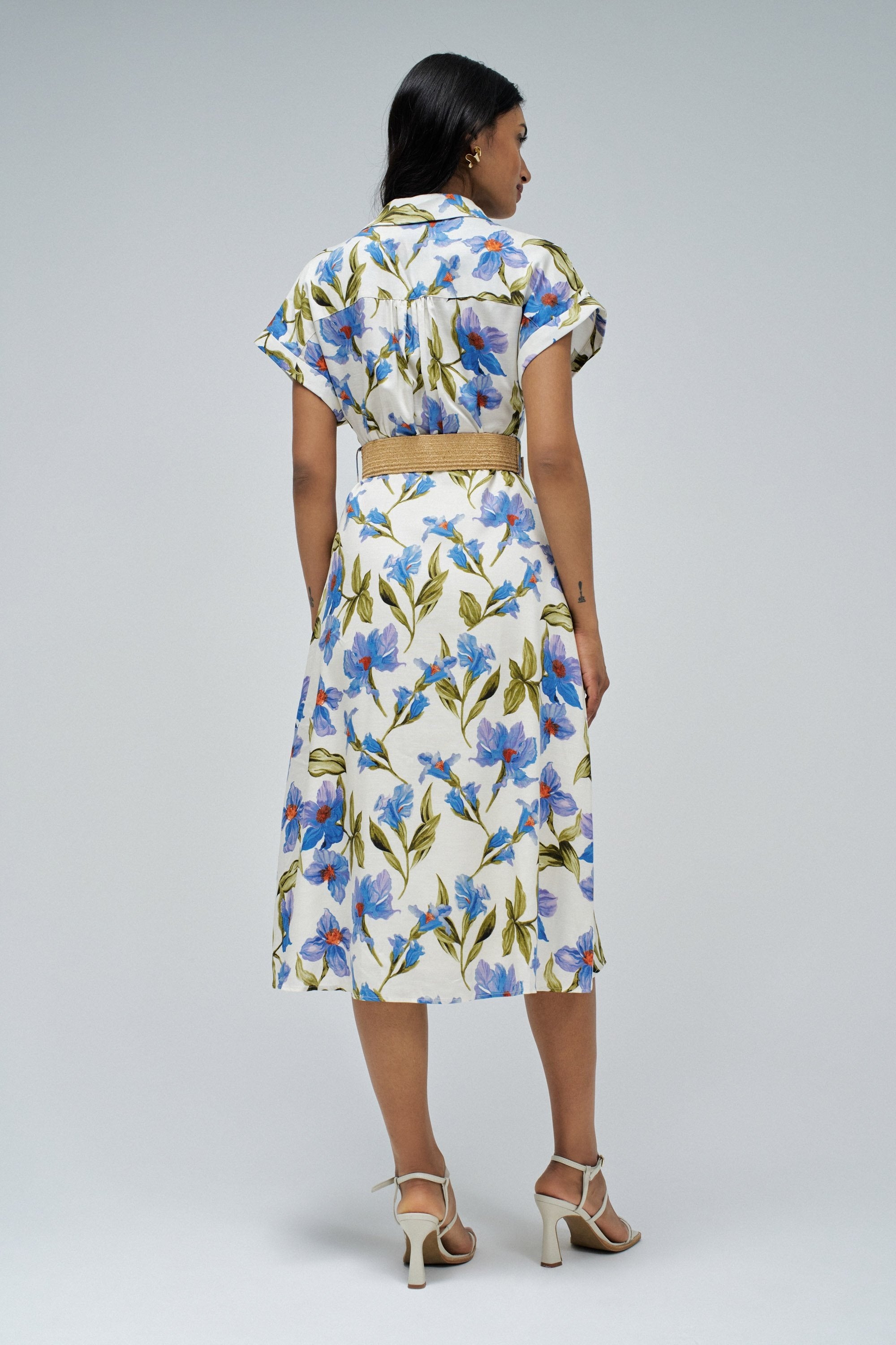 Robe en lin avec ceinture boutonnée à l'avant en bleu moyen V1 Robes Salsa Jeans