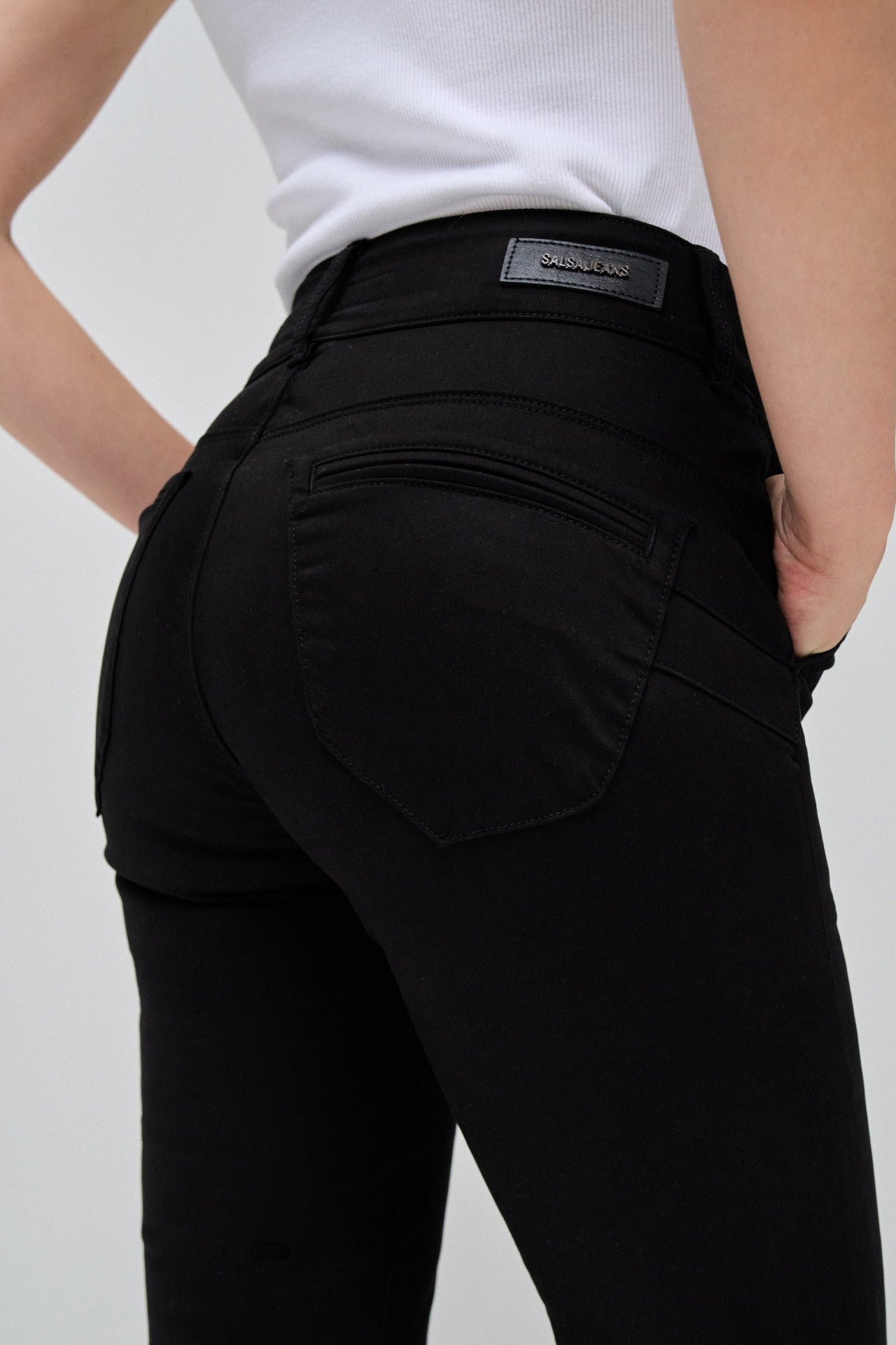 Secret Chino Straight in Black Pantalon Salsa Jeans