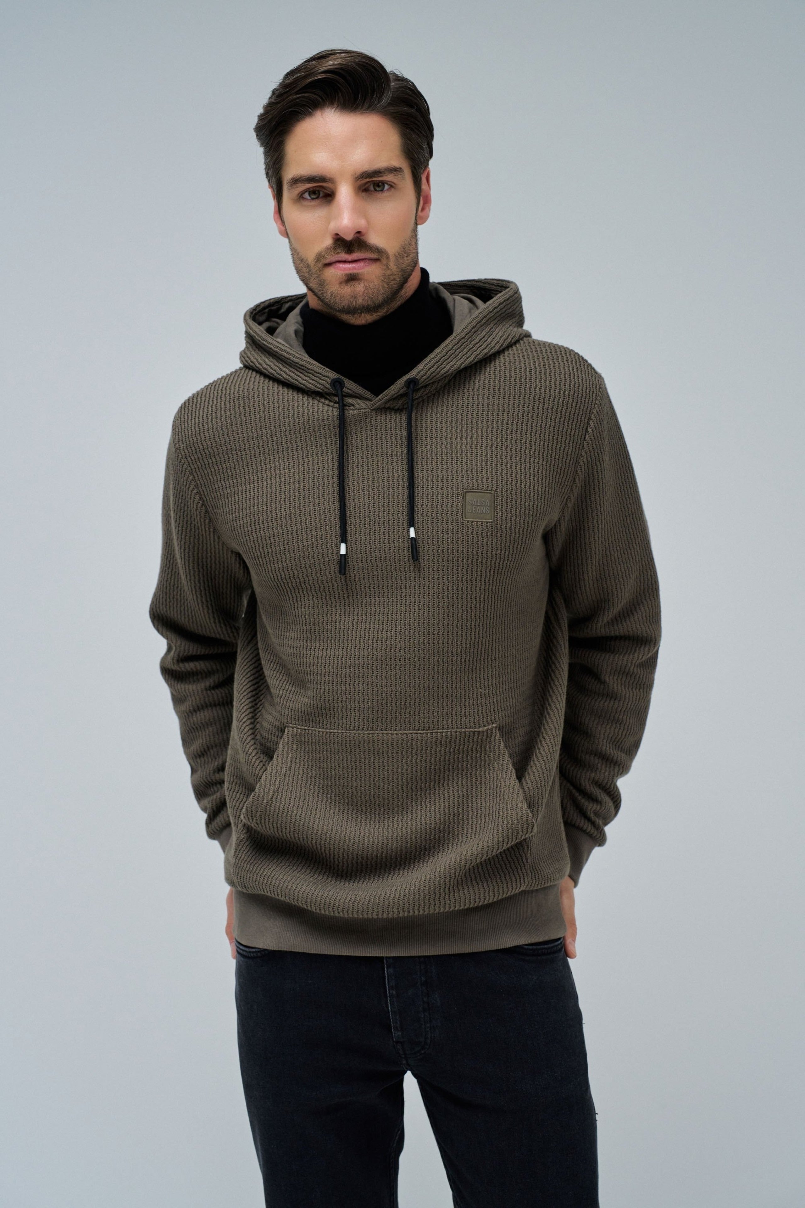 Hoodie texturé W/ Logo Patch en vert foncé