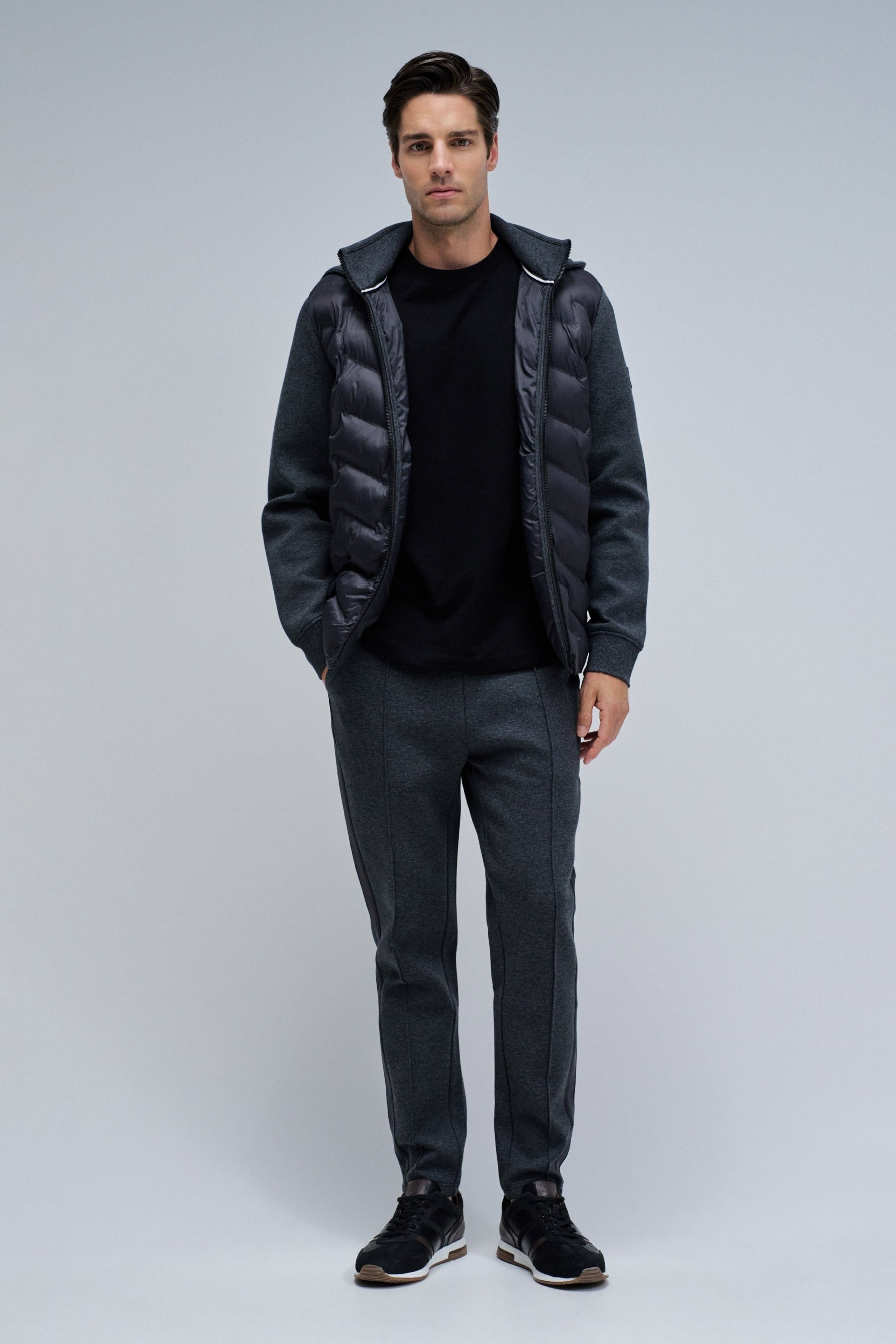 Jumper zippé à capuche en gris foncé