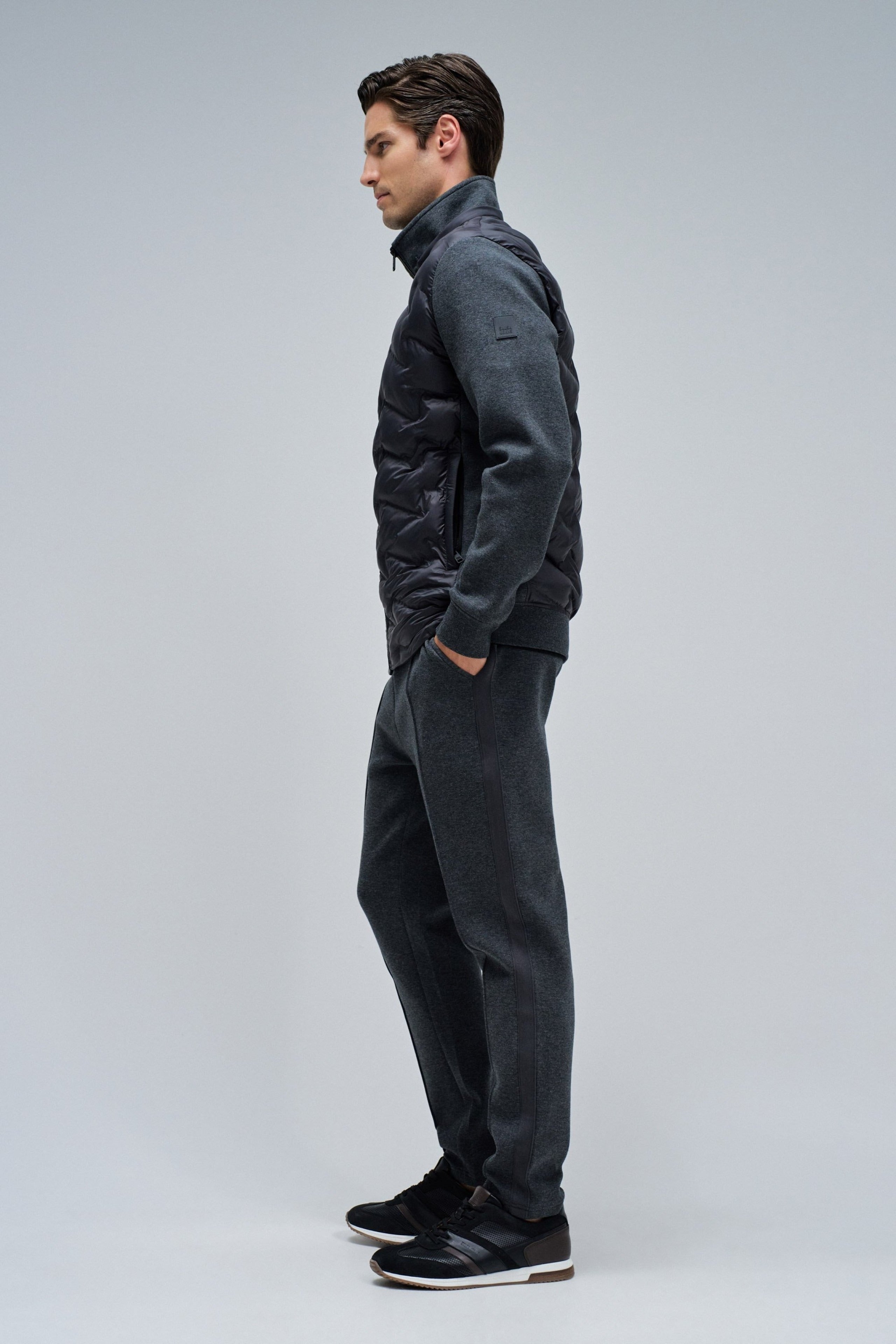 Jumper zippé à capuche en gris foncé