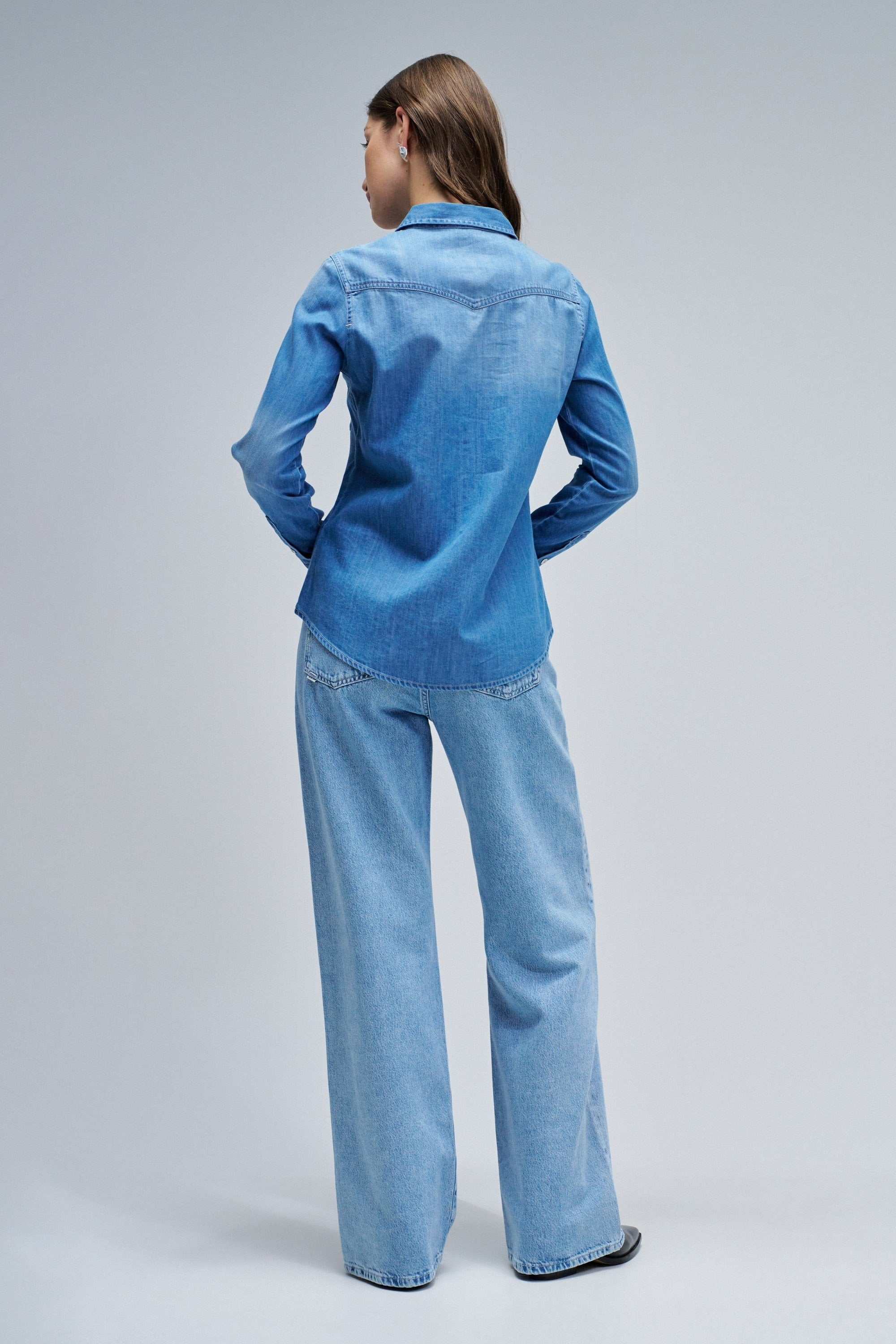 Denim Shirt W/ Front Pockets in Medium Wash Chemises Salsa Jeans