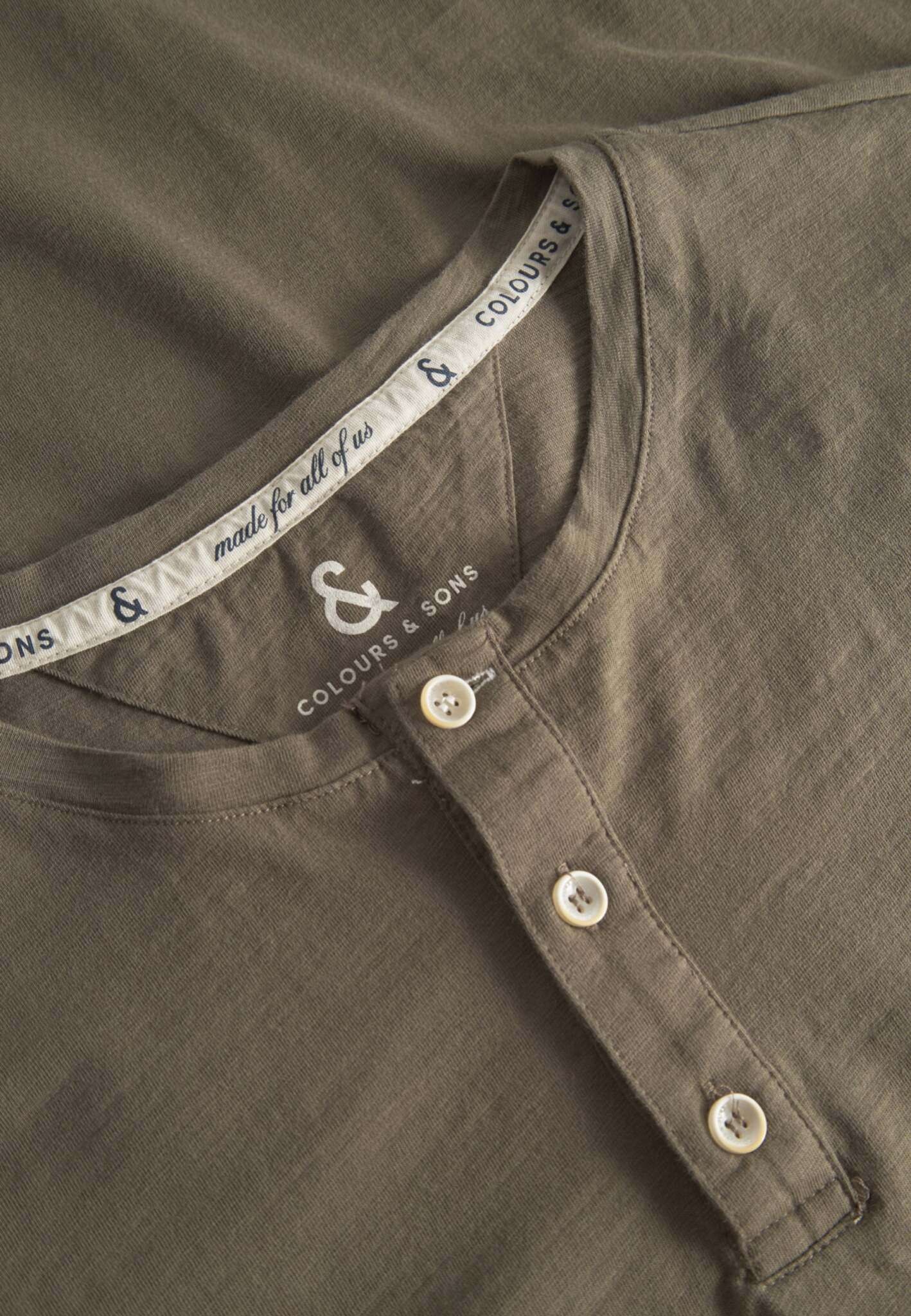 Henley - Slub en olive T-shirts Colours and Sons