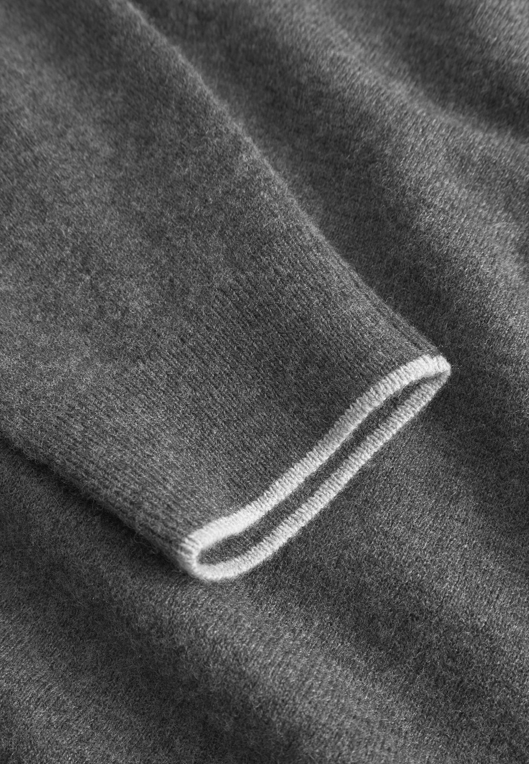 Turtleneck Merino Blend in Anthracite Pullover Colours and Sons