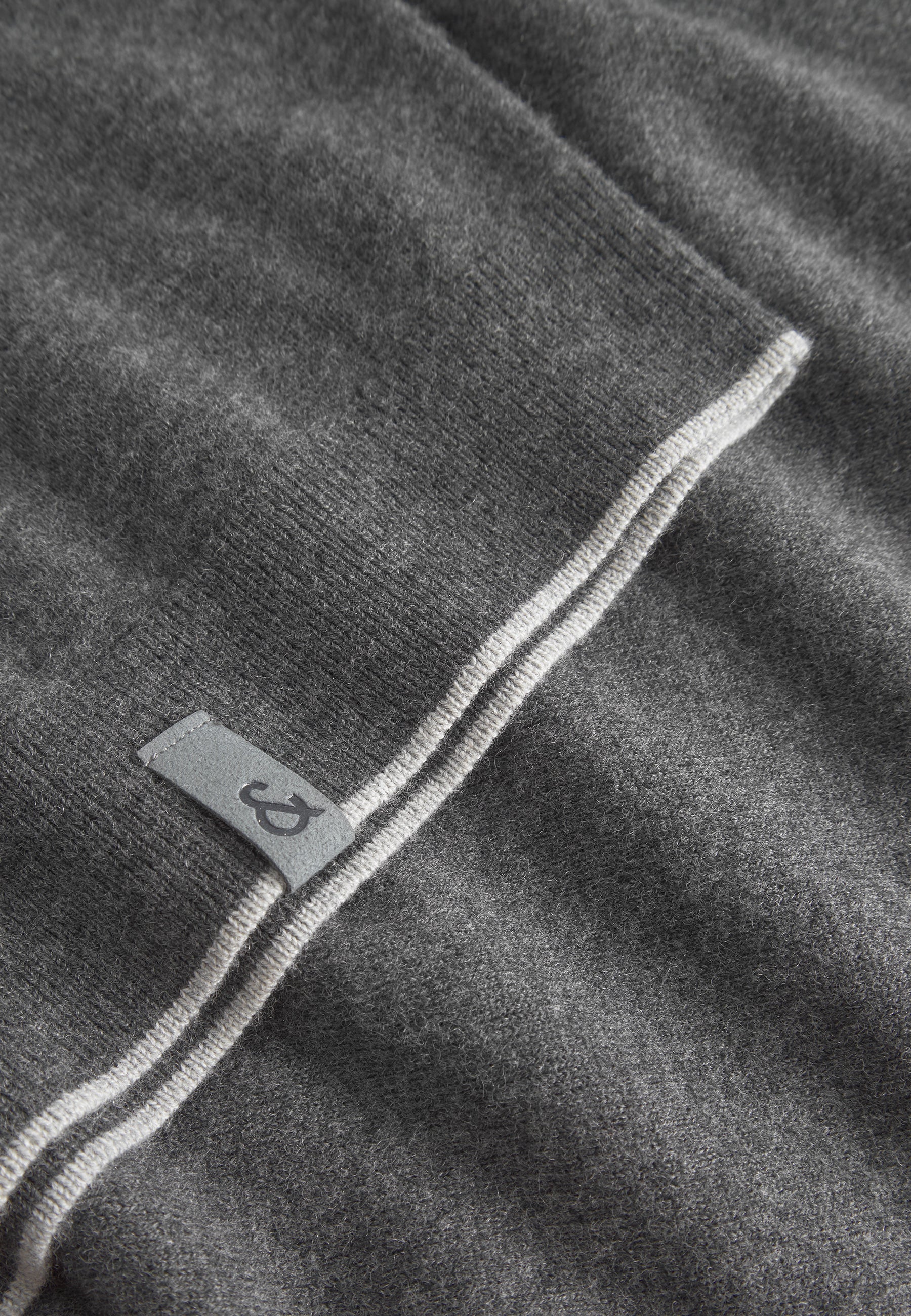 Turtleneck Merino Blend in Anthracite Pullover Colours and Sons