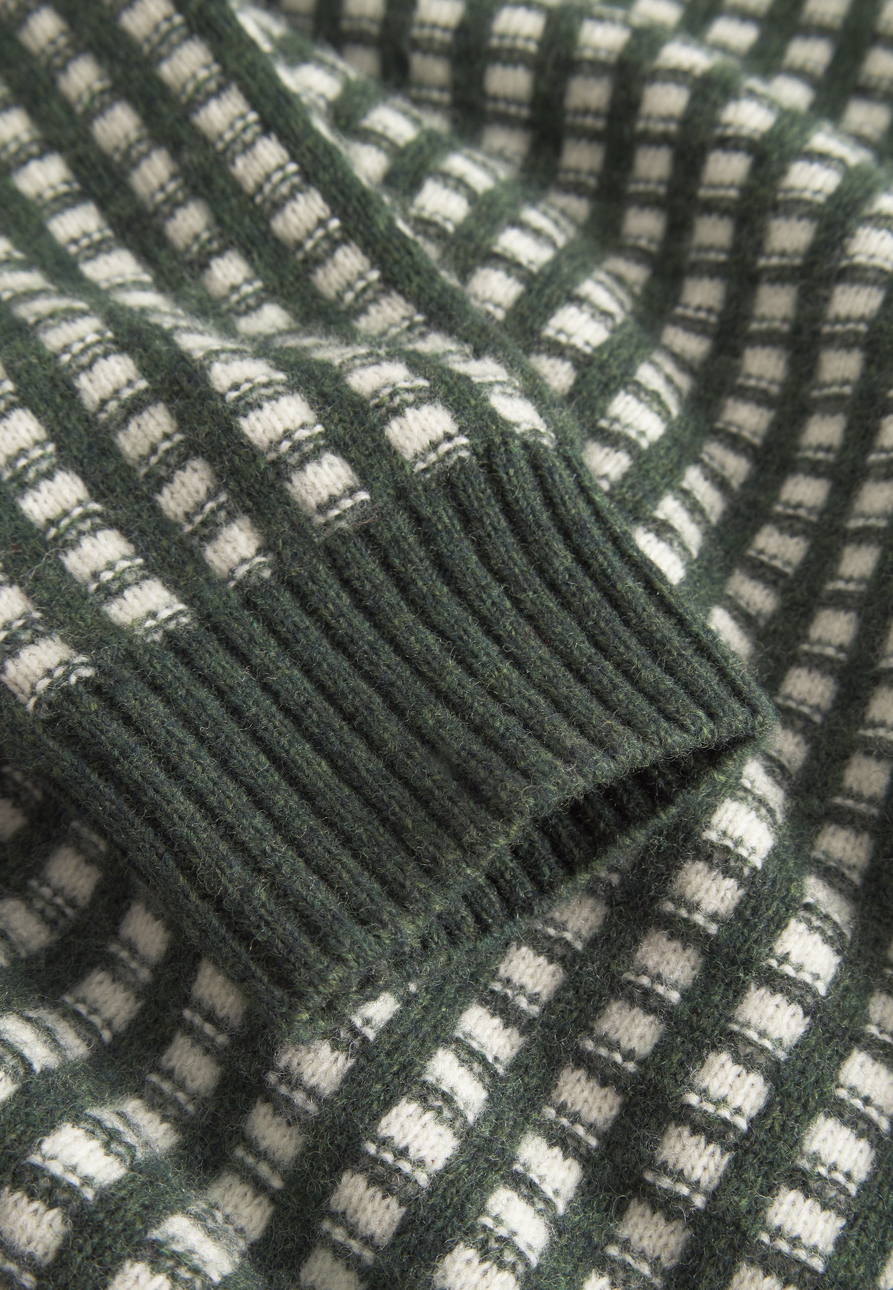 Pullover Turtleneck Two Tone Intarsia en yucca-offwhite Colours and Sons