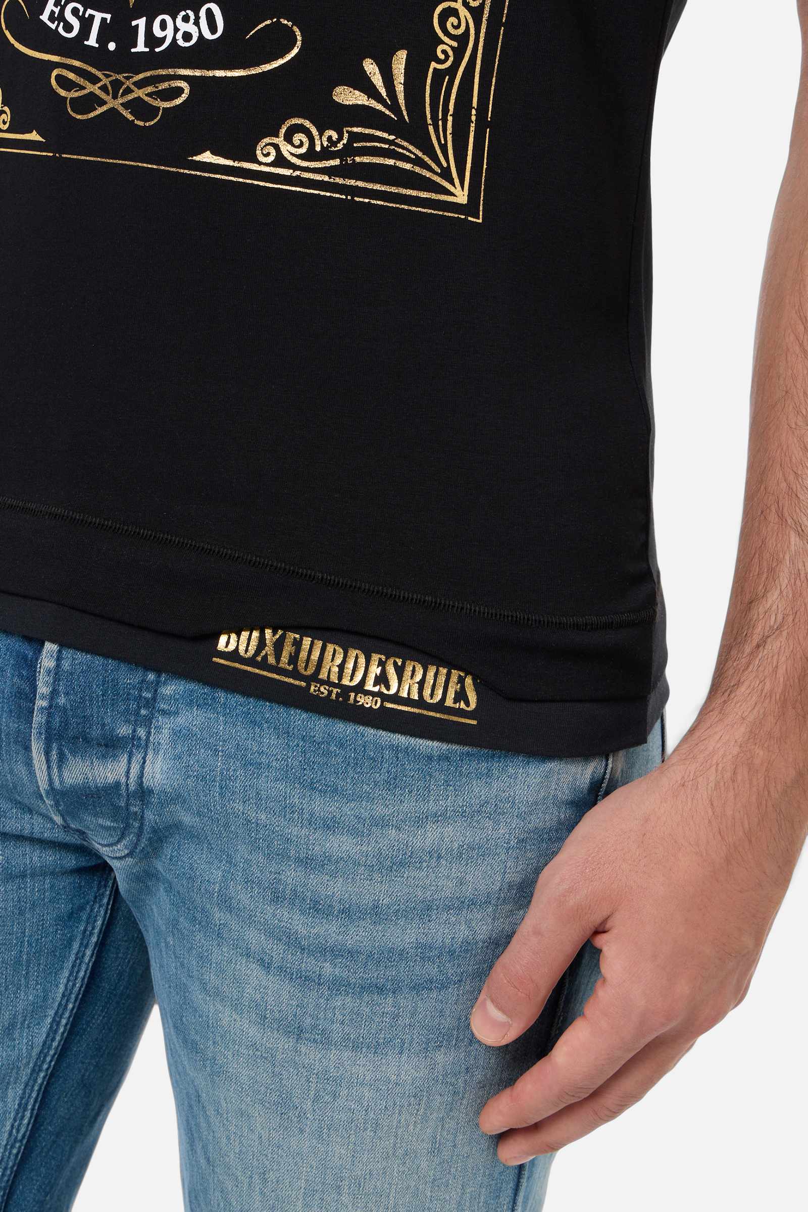 T-shirt imprimé à col rond en noir et or T-shirts Boxeur des Rues