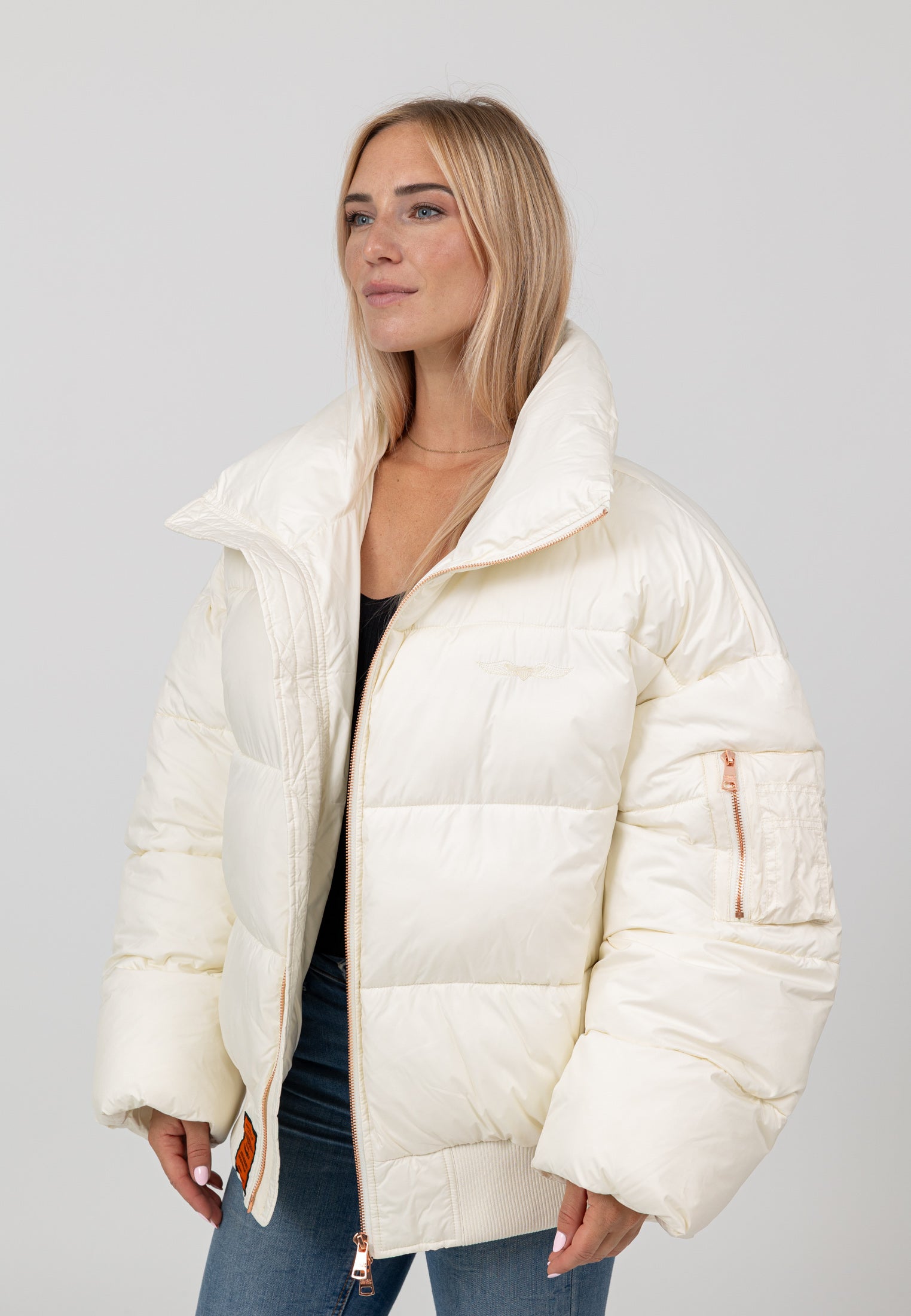 Hill-W in White Vestes Bombers Original