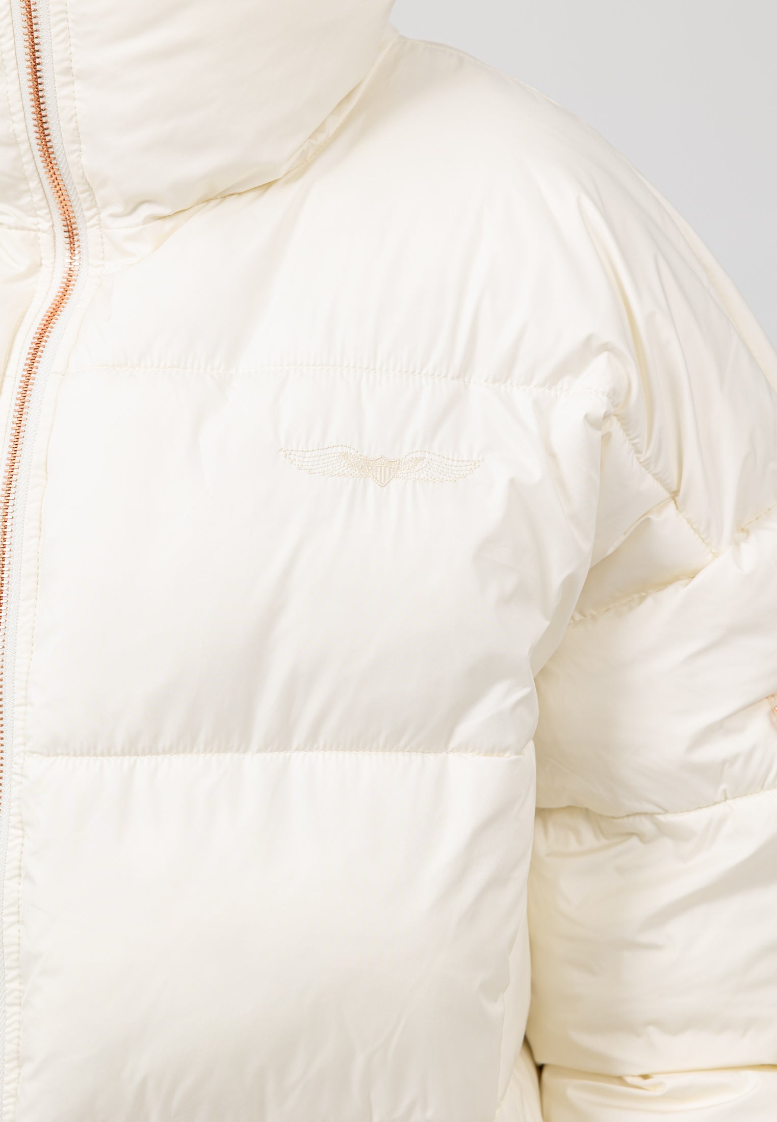Hill-W in White Vestes Bombers Original