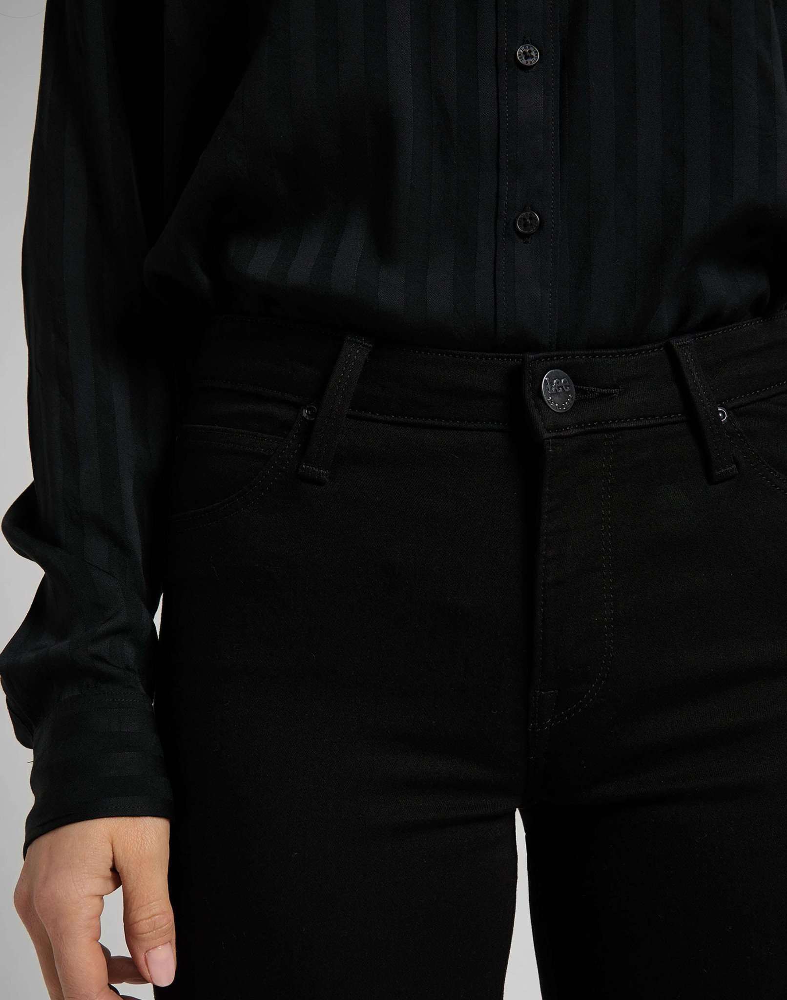 Elly en jean noir rincé Lee