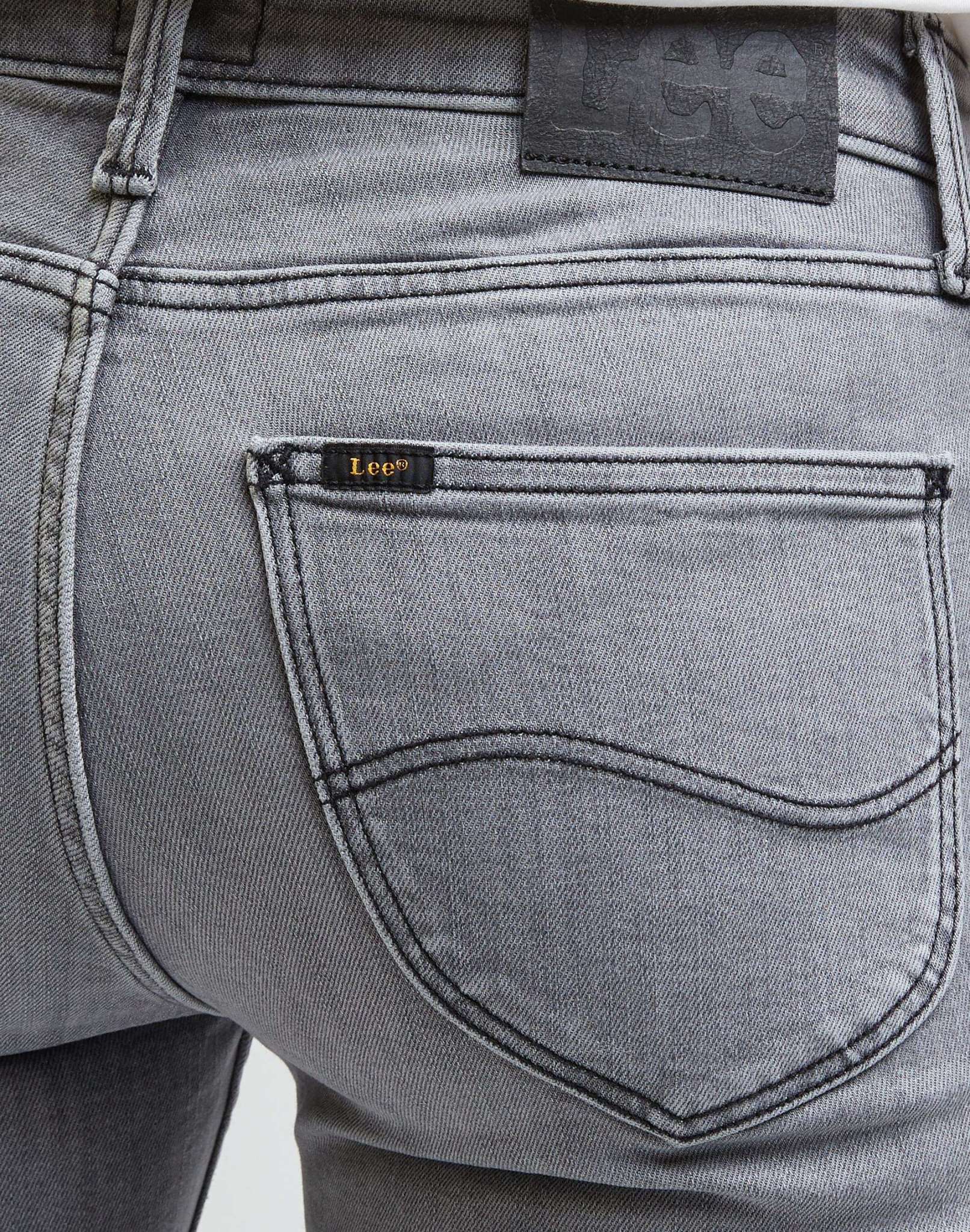 Elly en jeans Grey Veil Lee