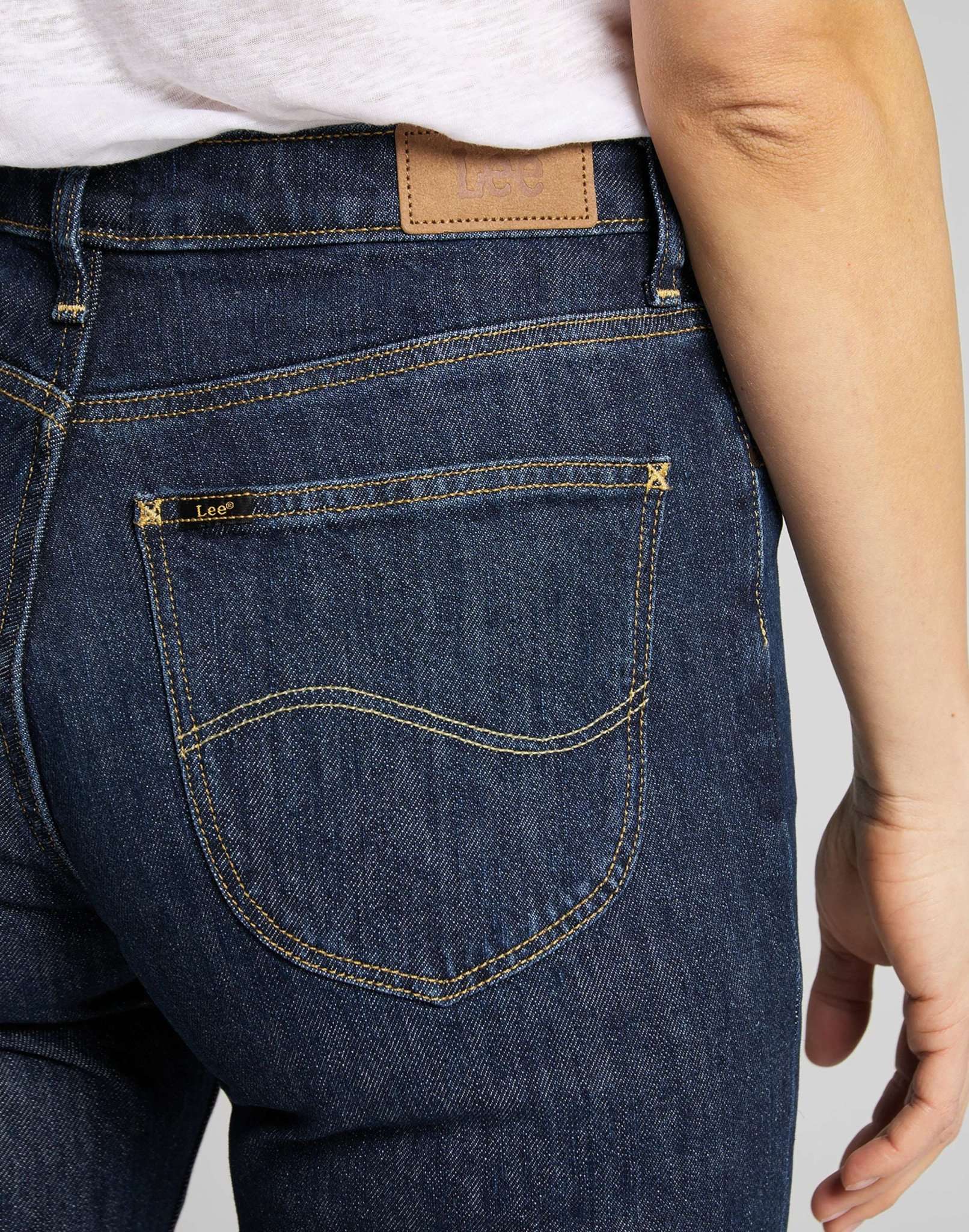 Carol in Dark Roberto Jeans Lee