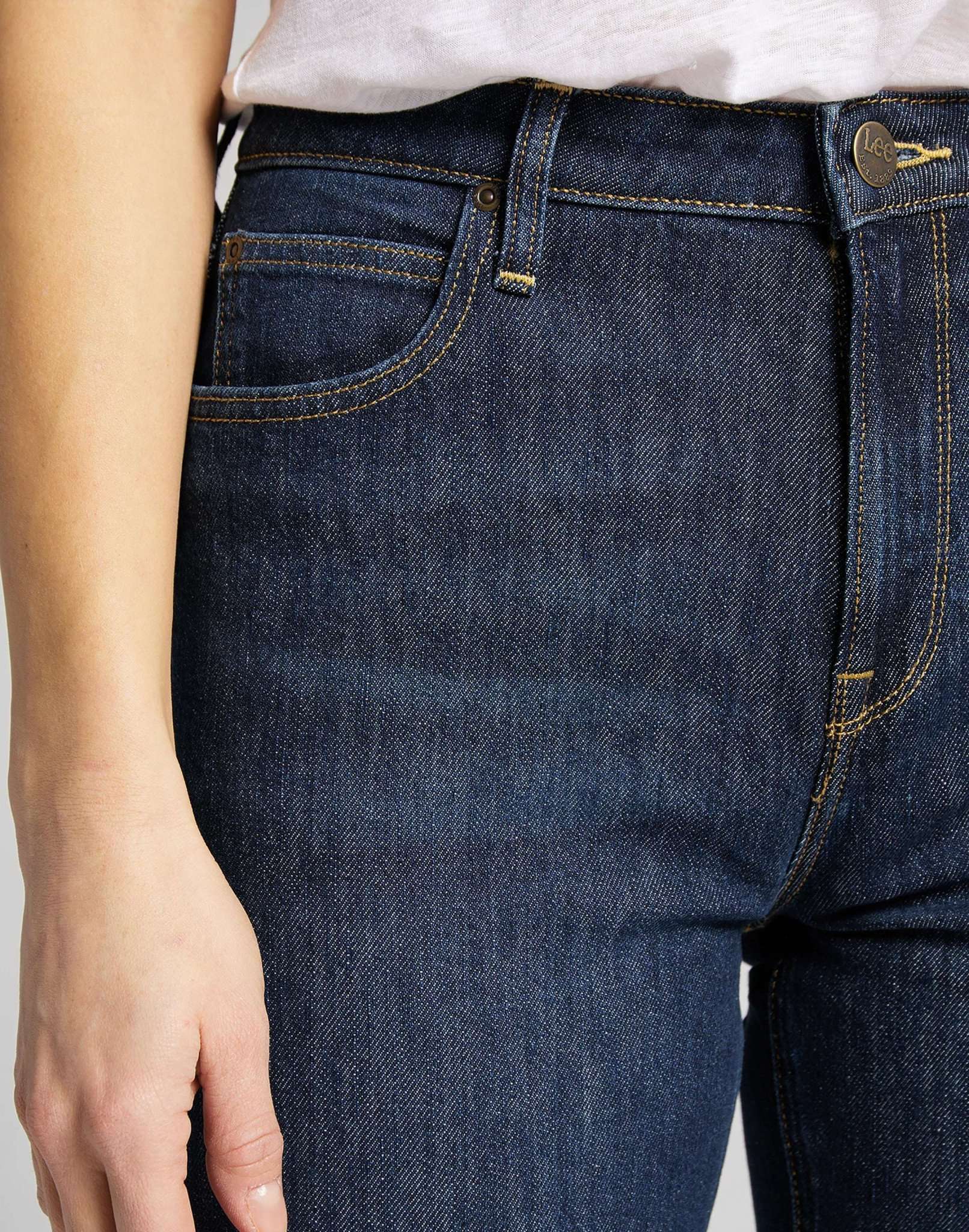 Carol in Dark Roberto Jeans Lee