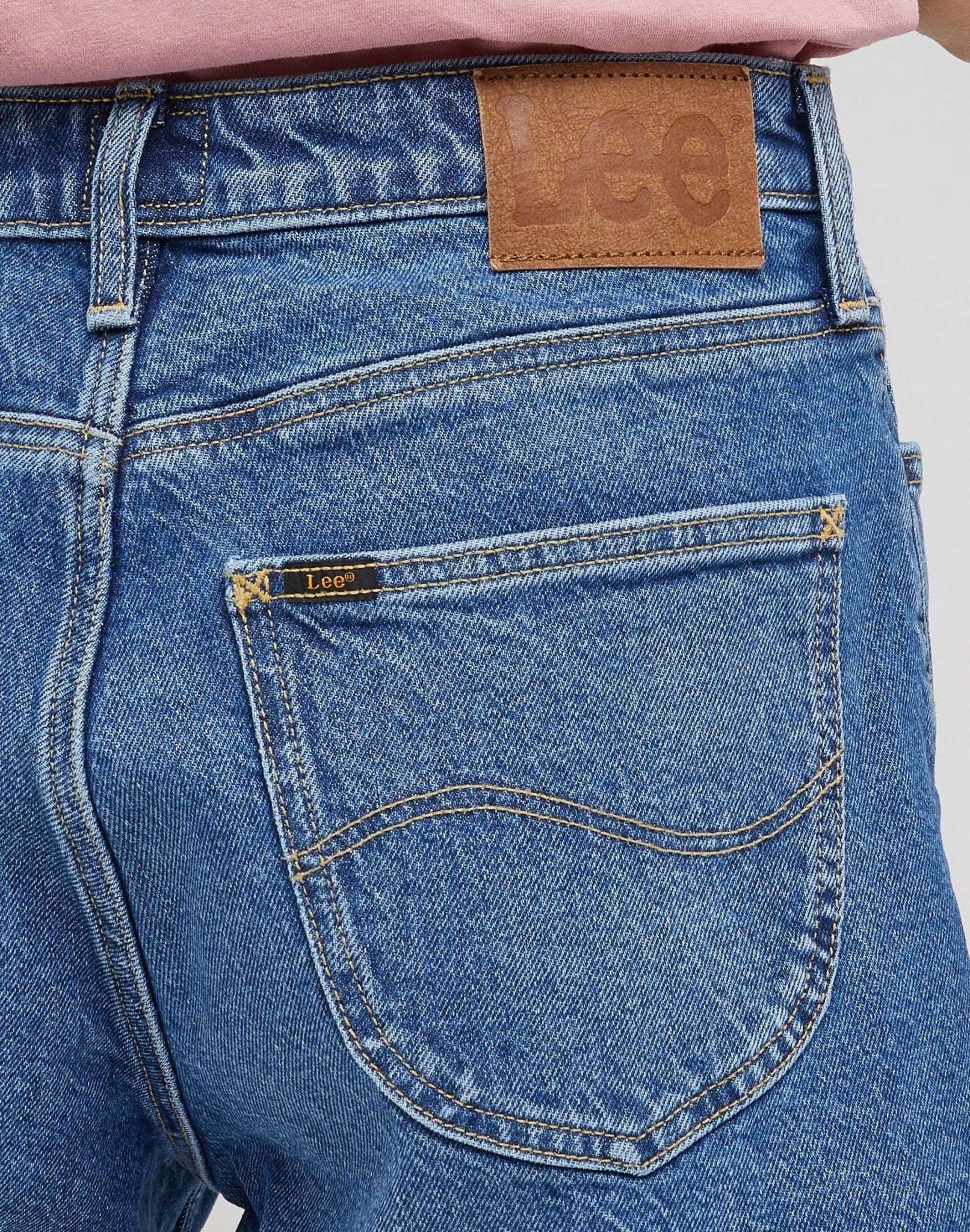 Carol Short en jean bleu speed Lee