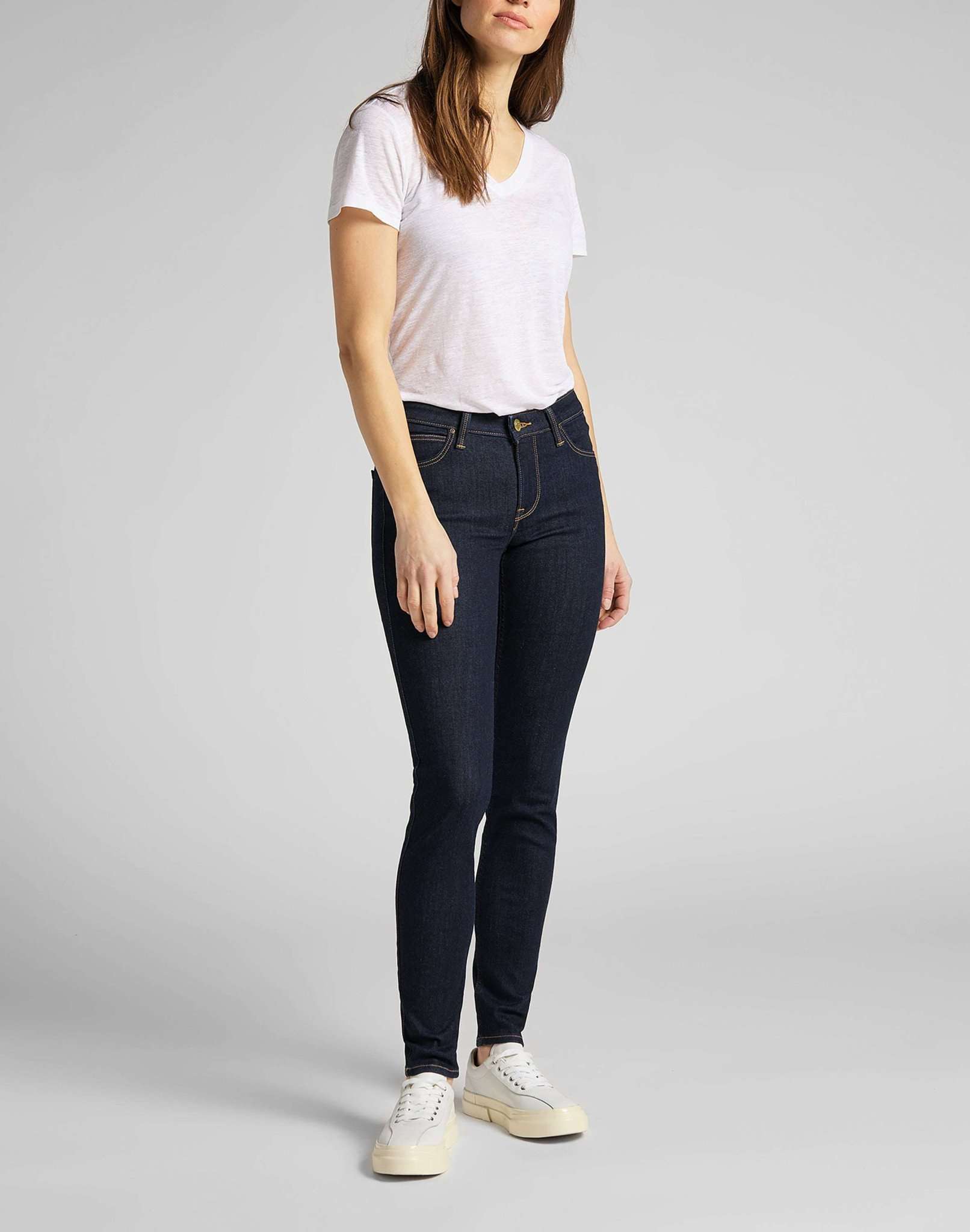Scarlett en jeans rincés Lee