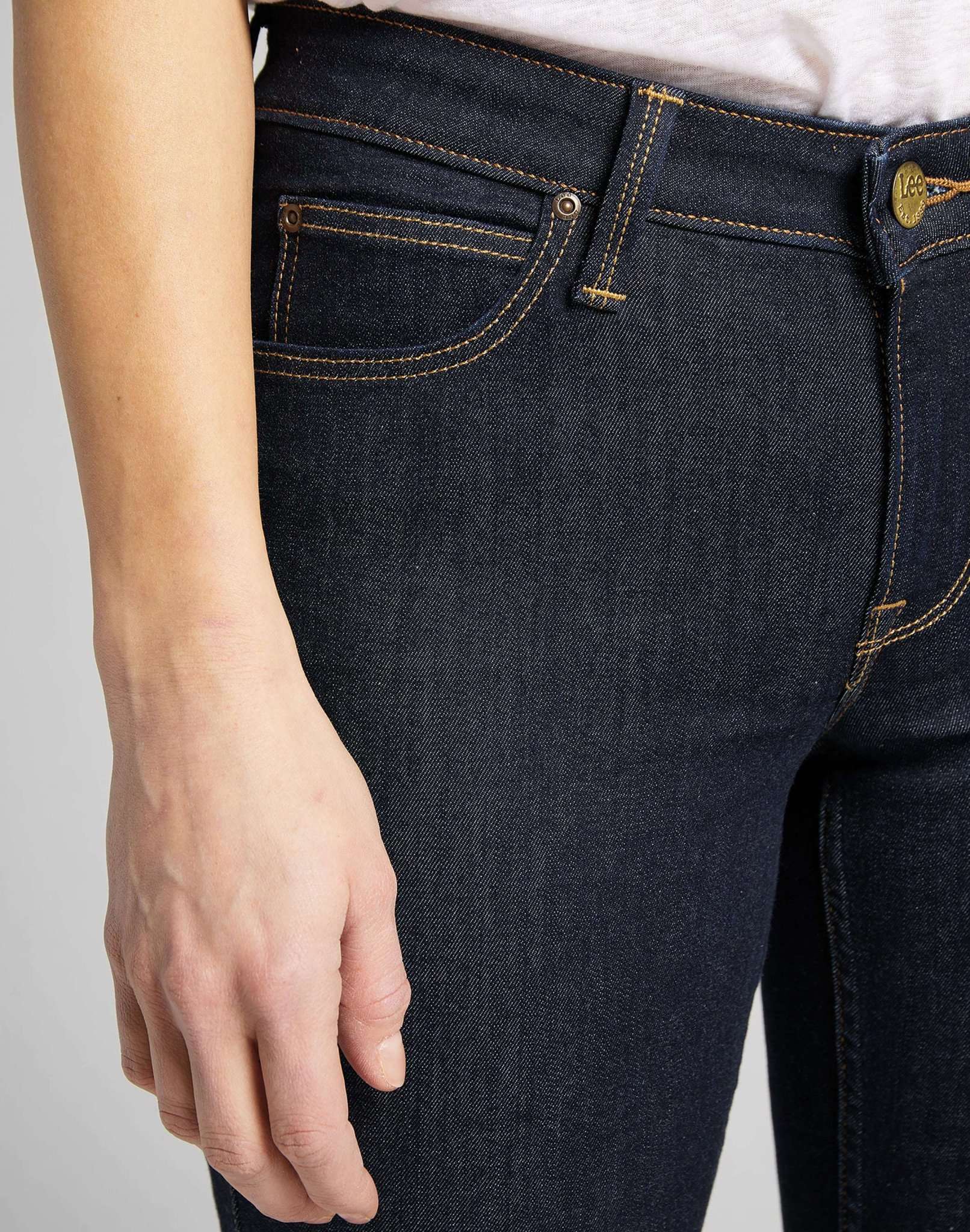 Scarlett en jeans rincés Lee