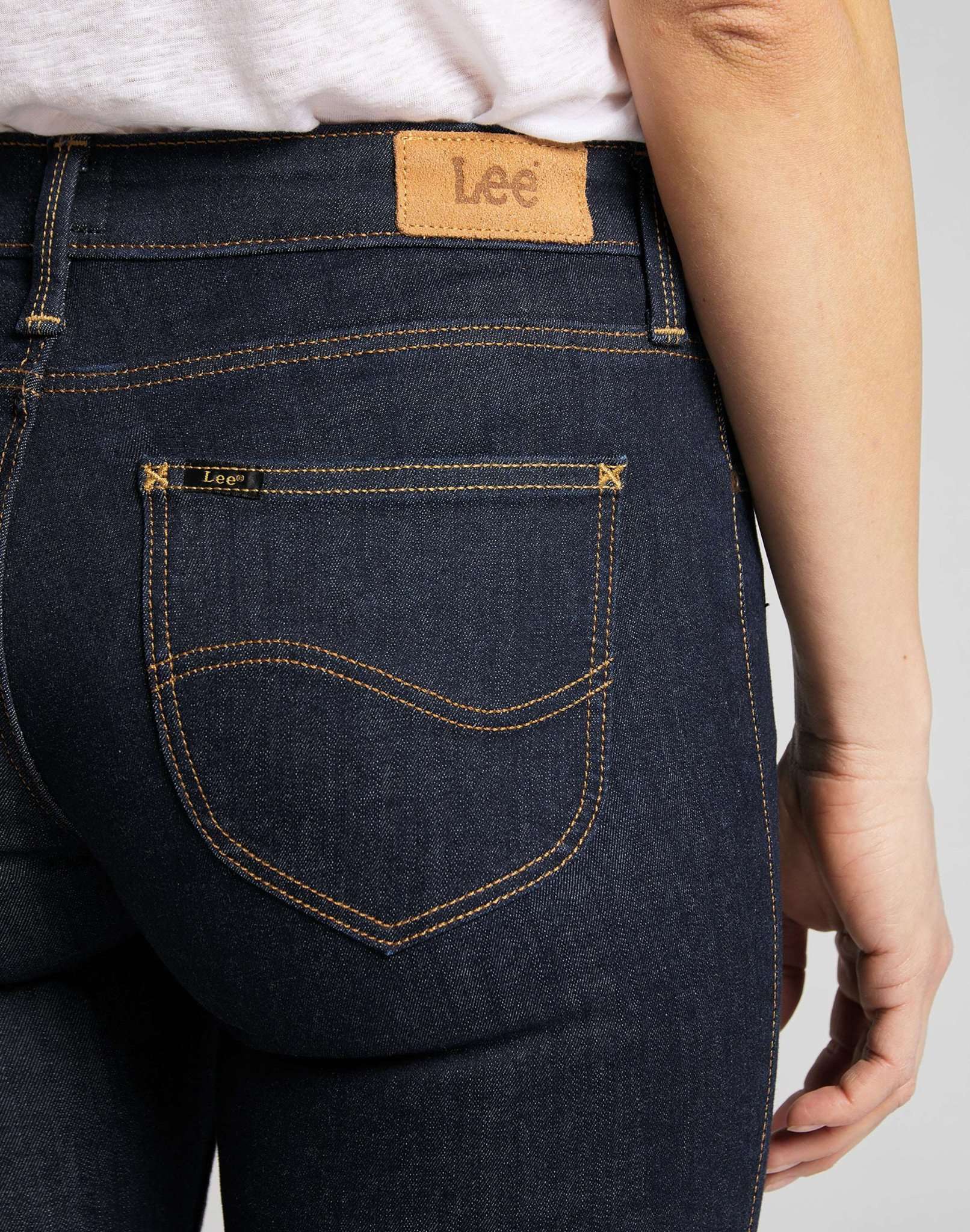 Scarlett en jeans rincés Lee