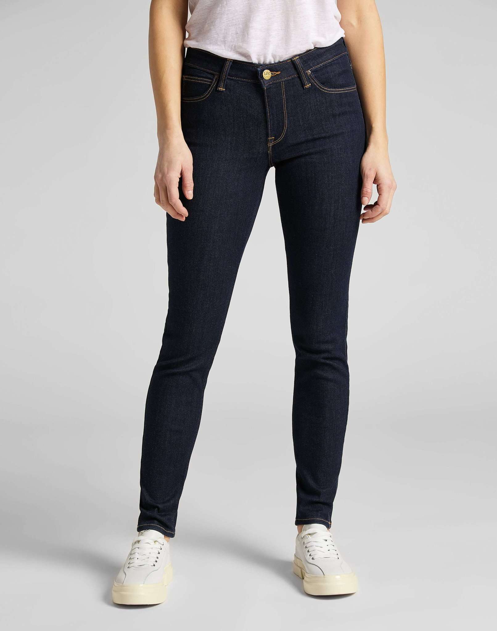 Scarlett en jeans rincés Lee
