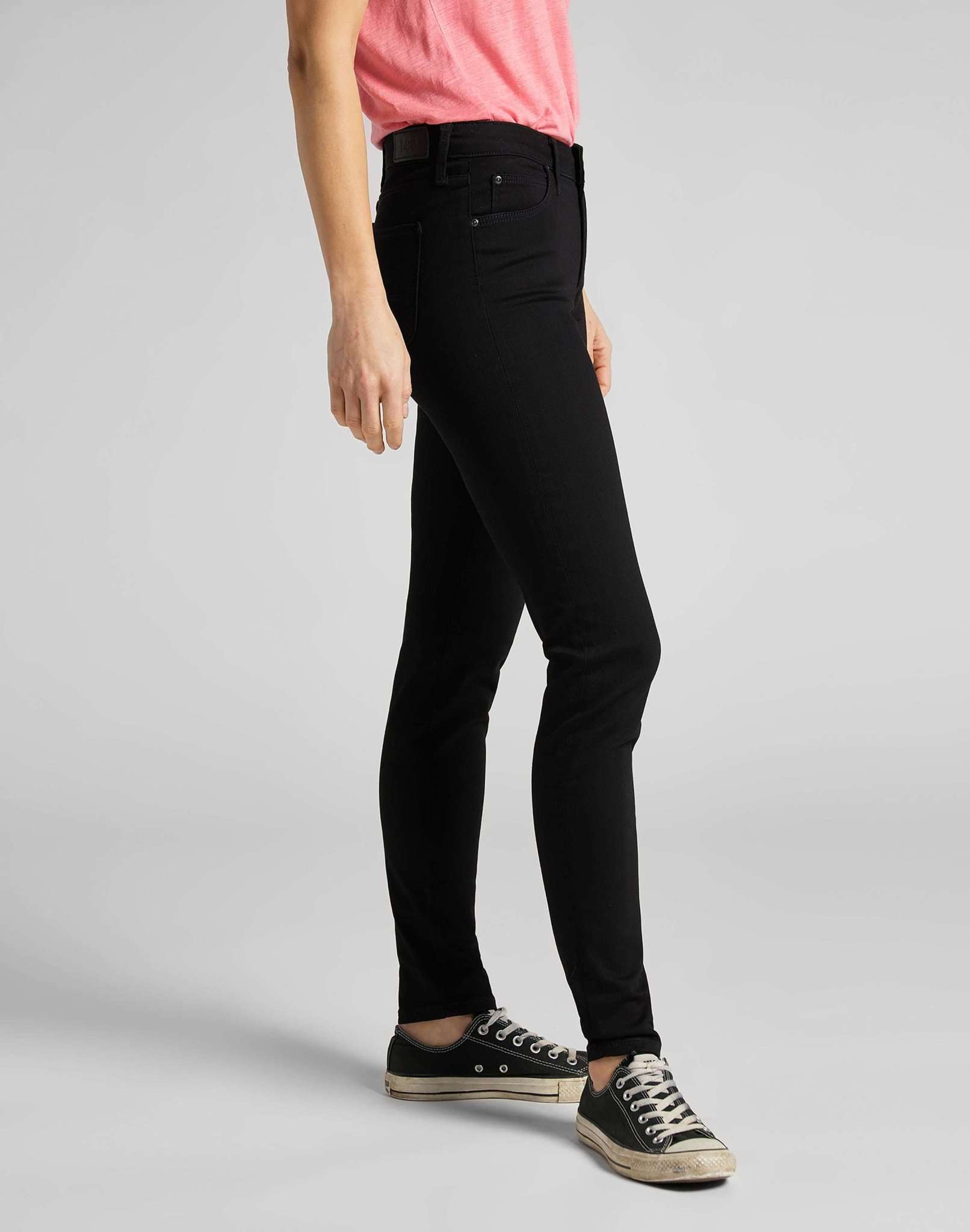 Scarlett en jean noir rincé Lee