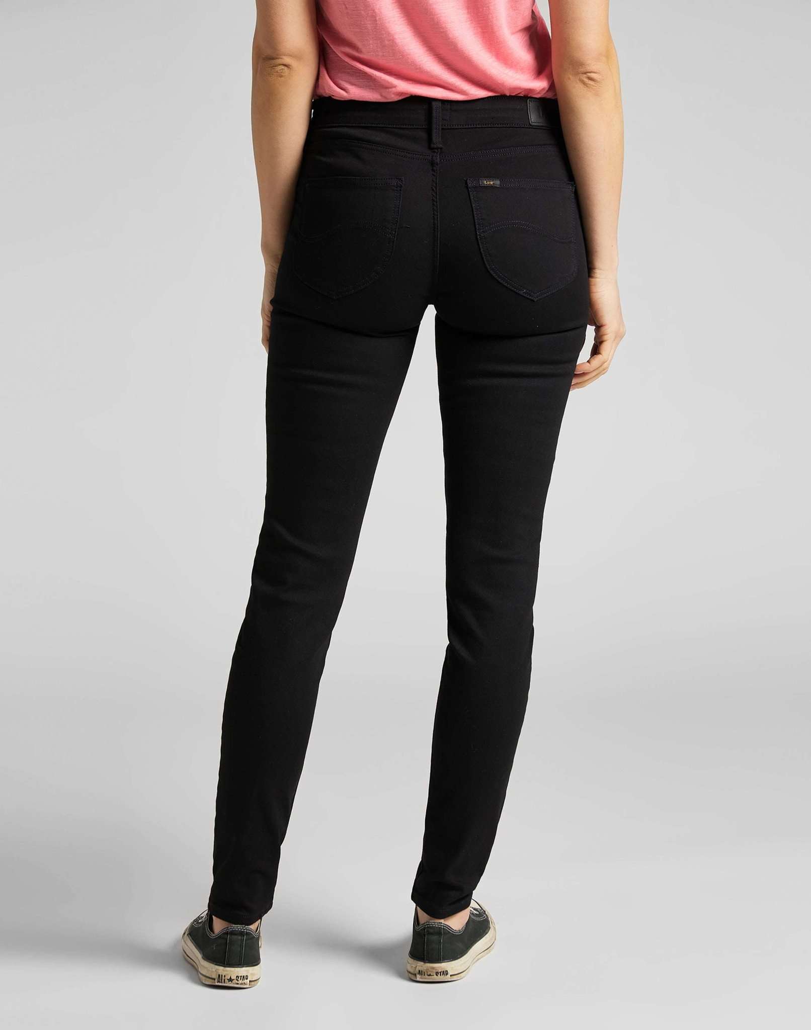 Scarlett en jean noir rincé Lee