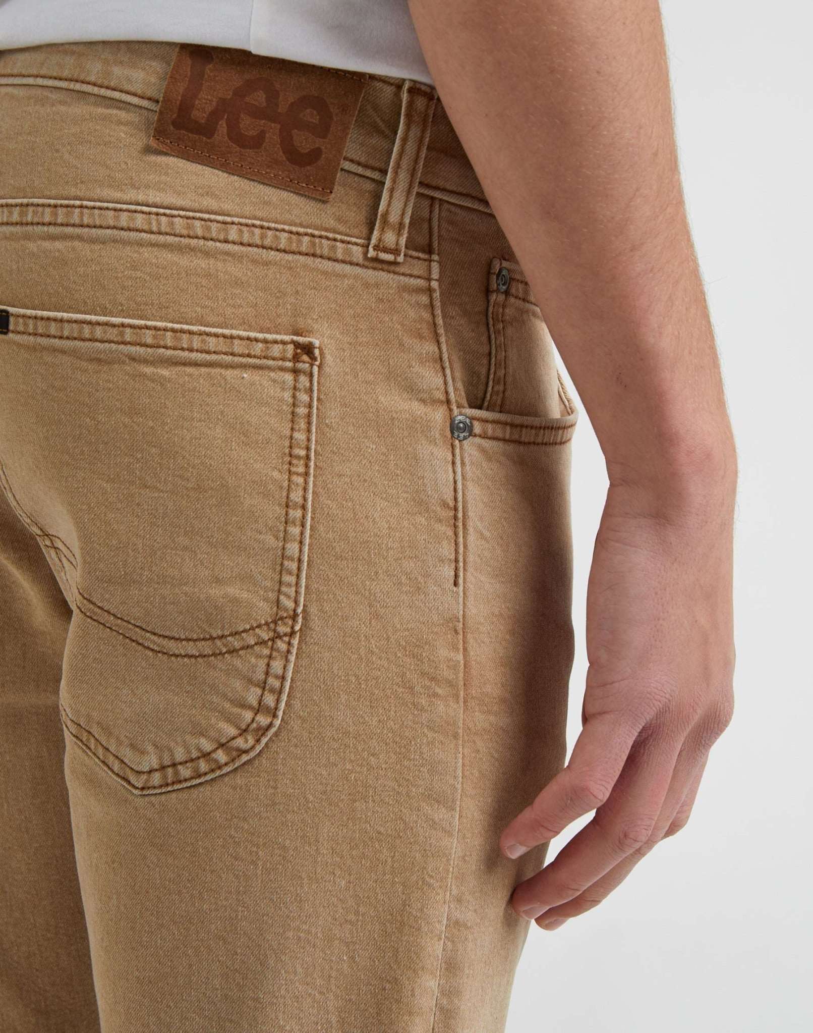 Luke Low Stretch in Chestnut Light Pantalon Lee