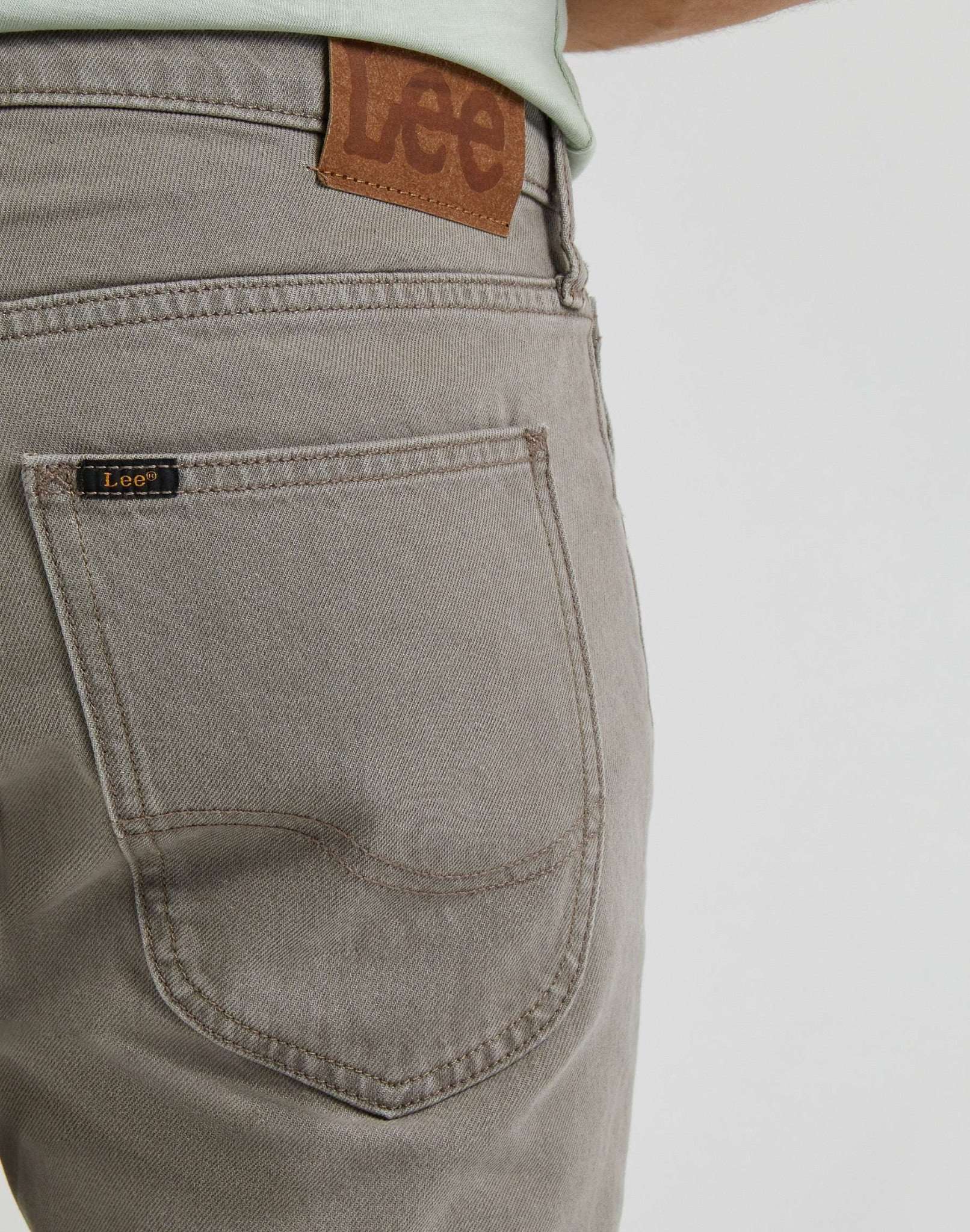 Luke Low Stretch in Mushroom Light Pantalon Lee