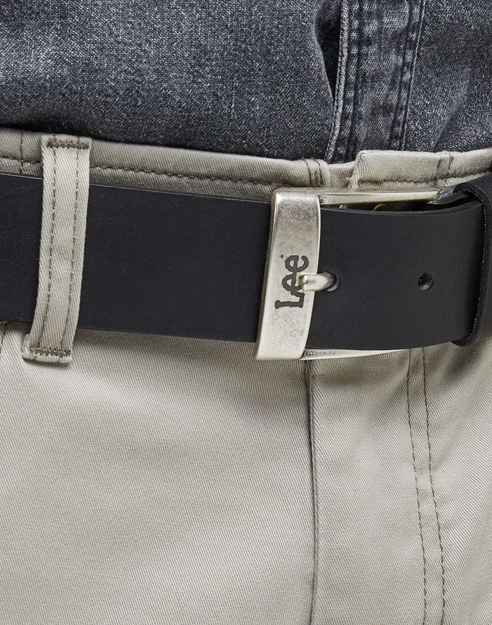 Leather Belt Logo Buckle en noir Ceinture Lee
