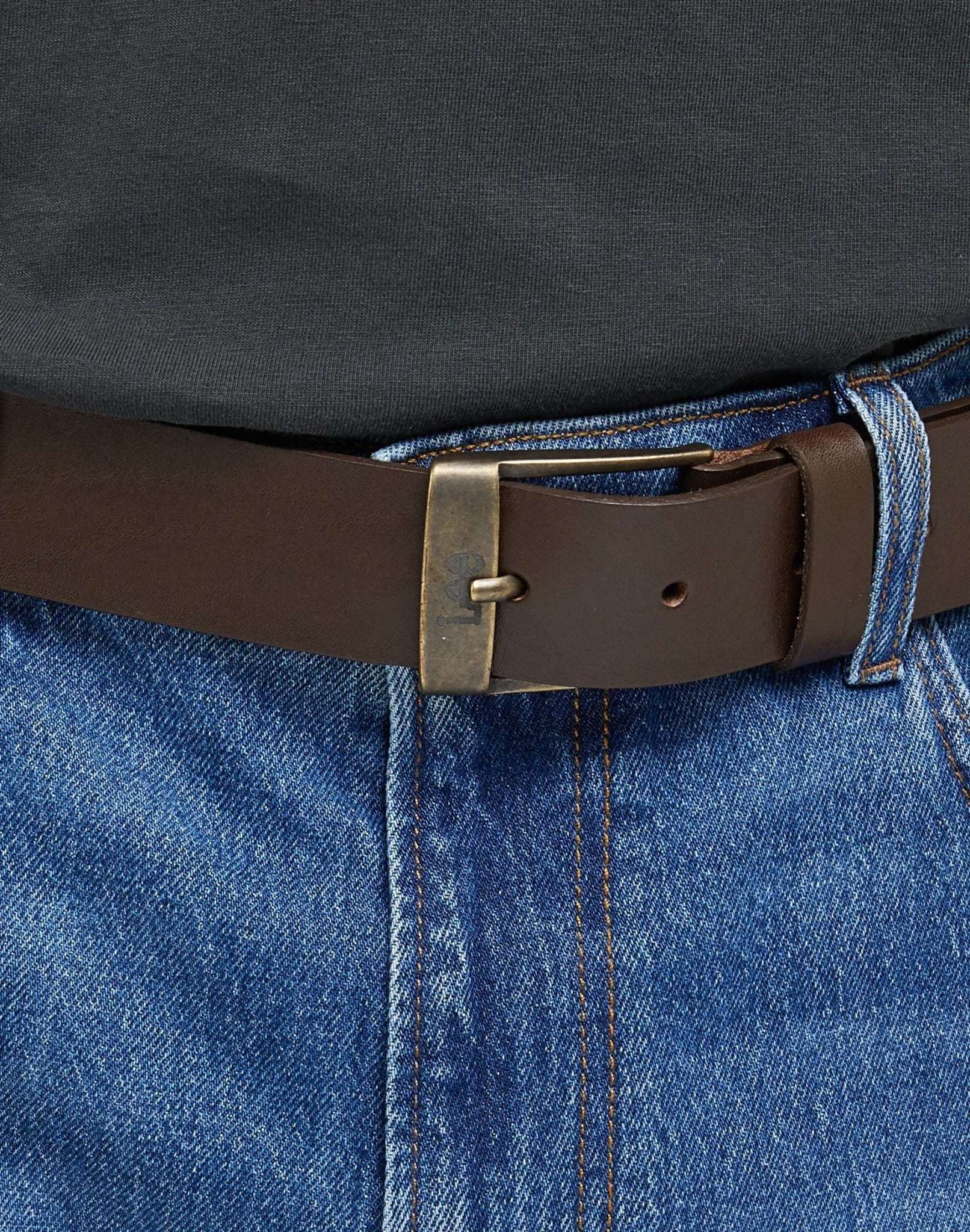 Leather Belt Logo Buckle dans la ceinture Dark Brown Lee