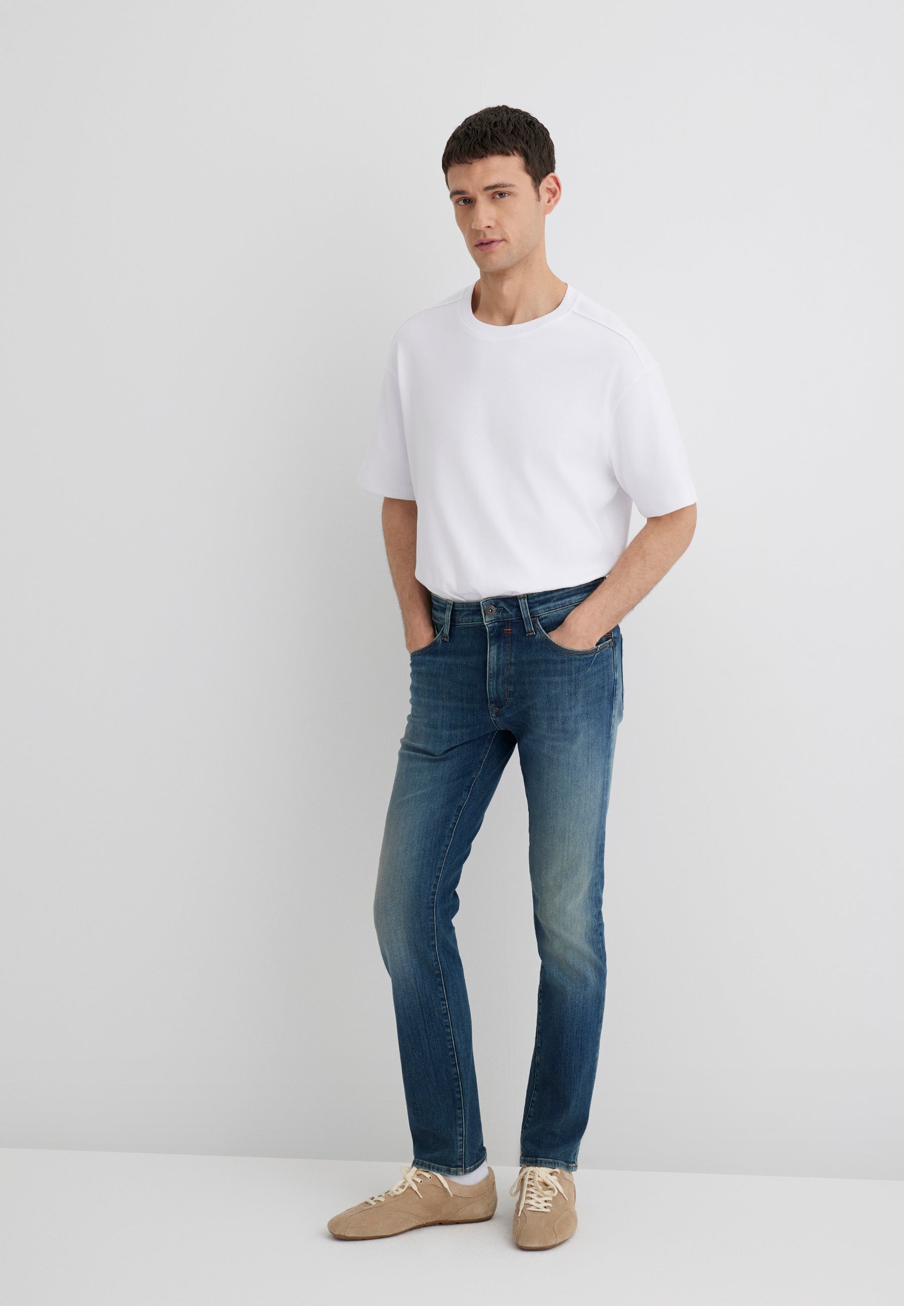 Marcus in Used Indigo Ultra Move Jeans Mavi