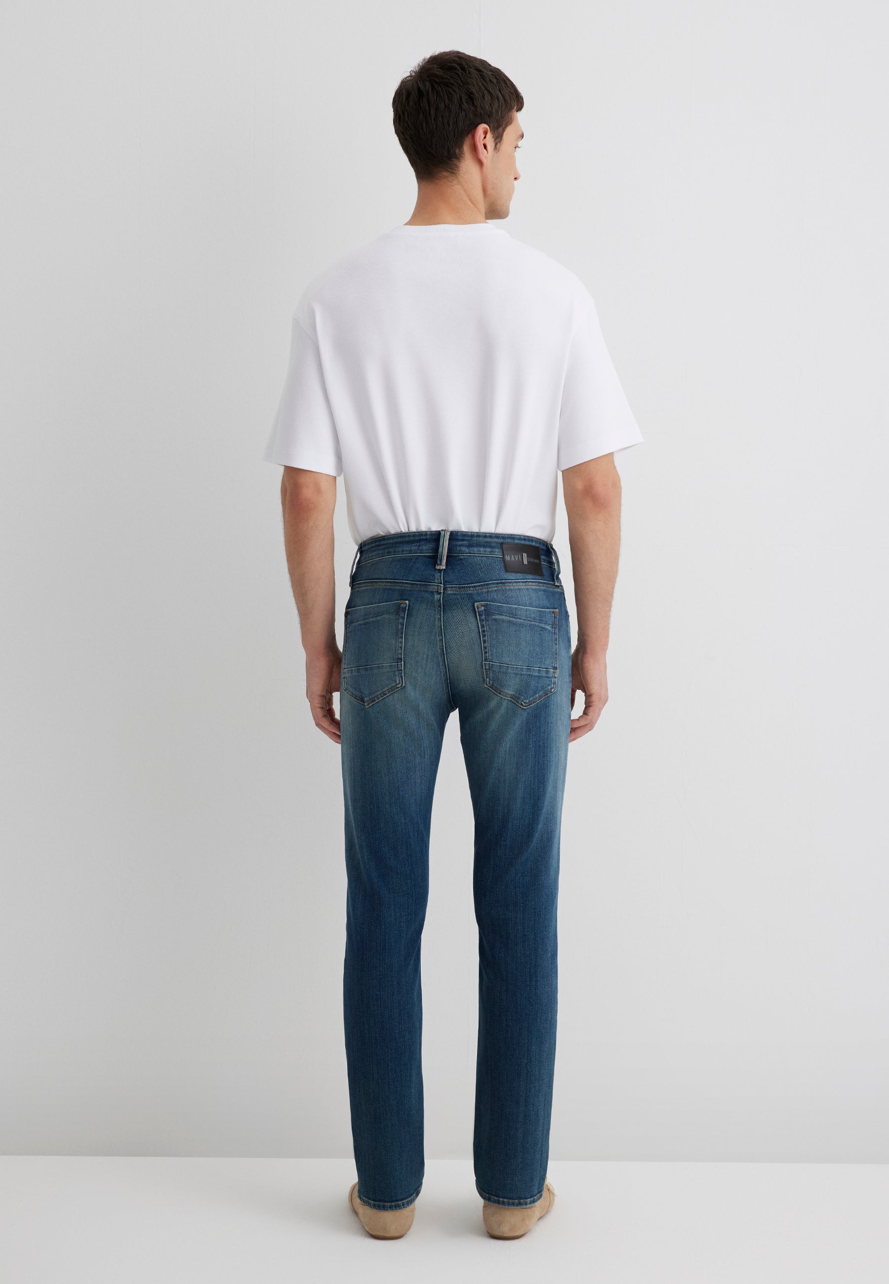 Marcus in Used Indigo Ultra Move Jeans Mavi