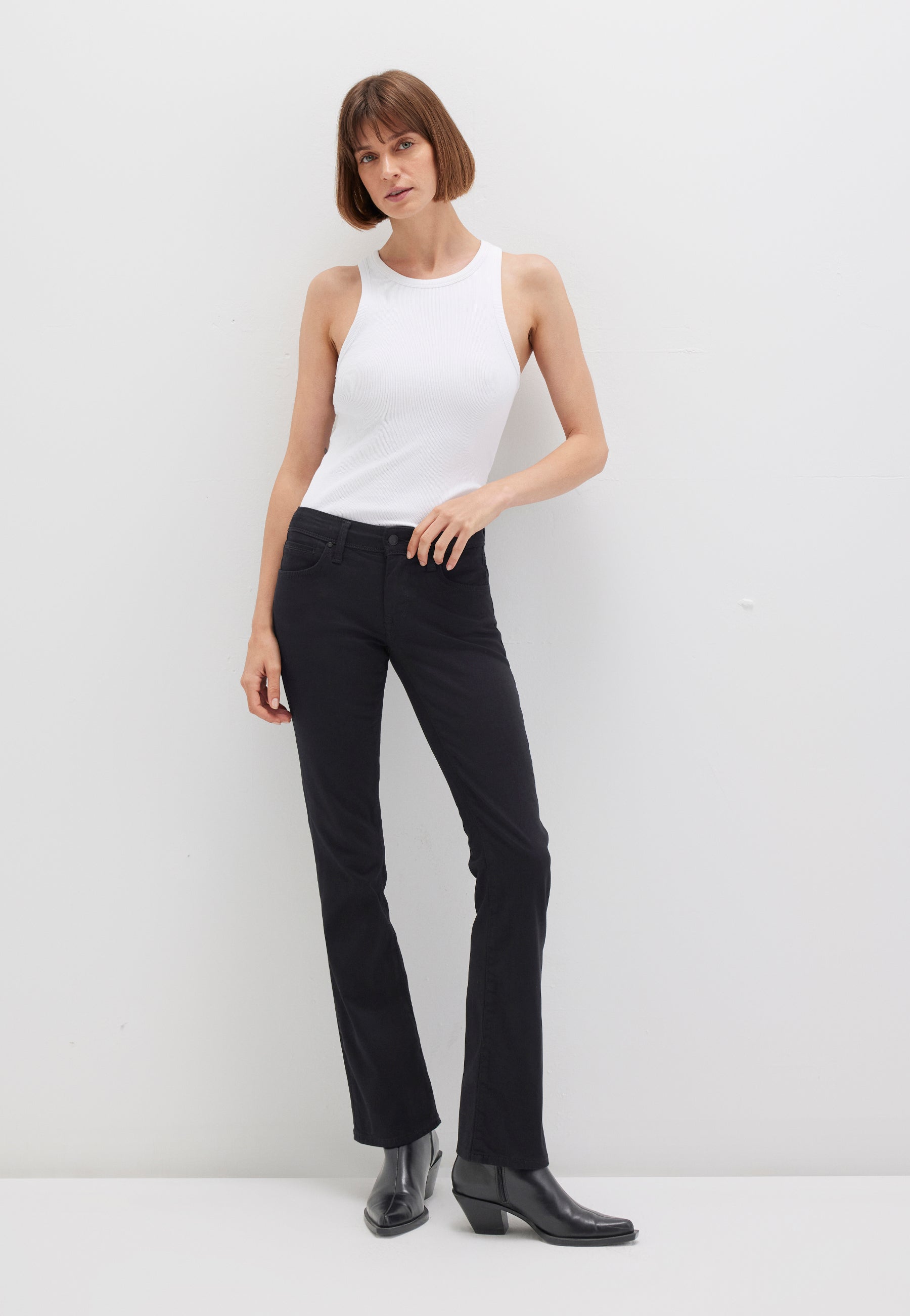 Bella Mid-Rise in Double Black Str Jeans Mavi