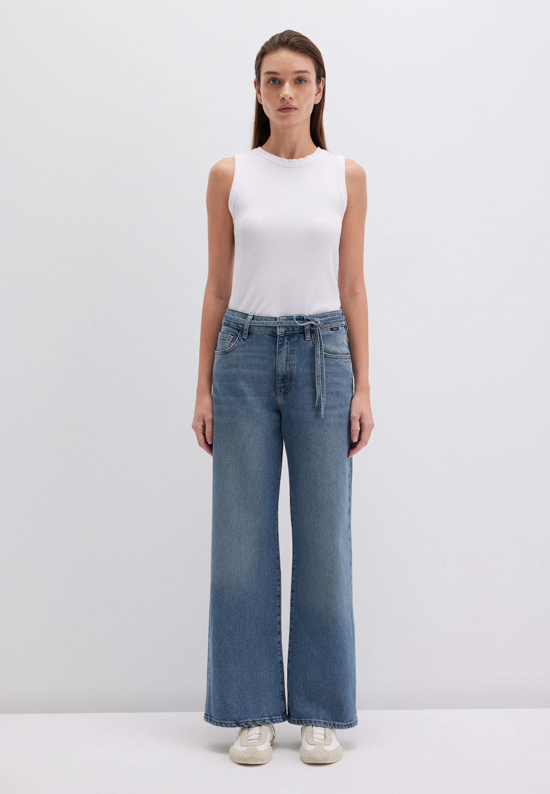 Malibu With Belt in Mid Used 90S Jeans Mavi