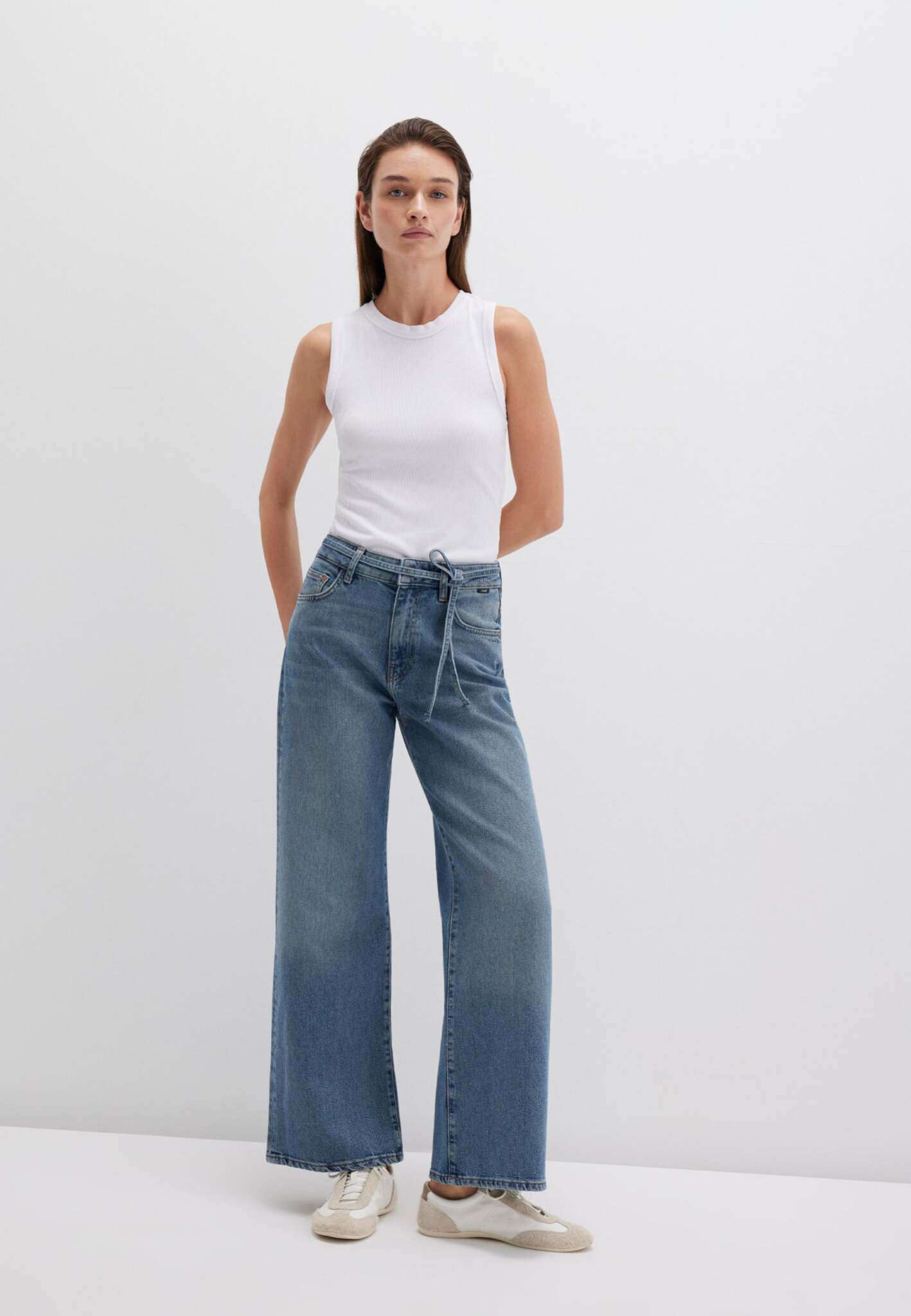 Malibu With Belt in Mid Used 90S Jeans Mavi