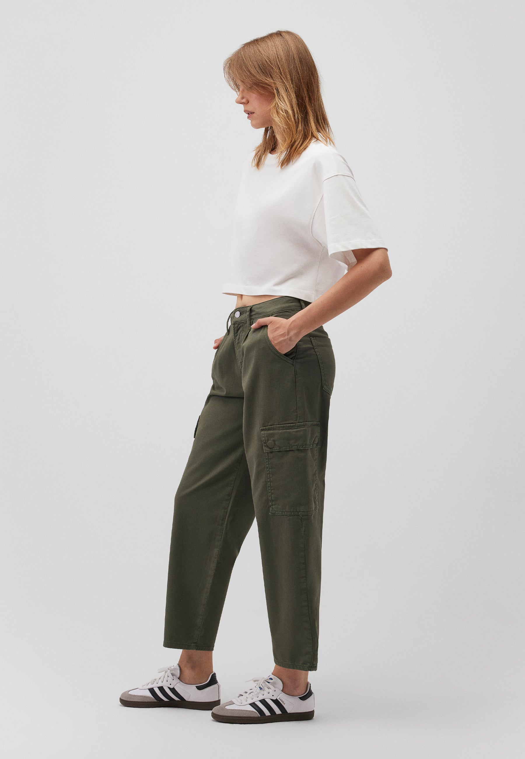 Jacy dans le pantalon en serge Beetle Mavi