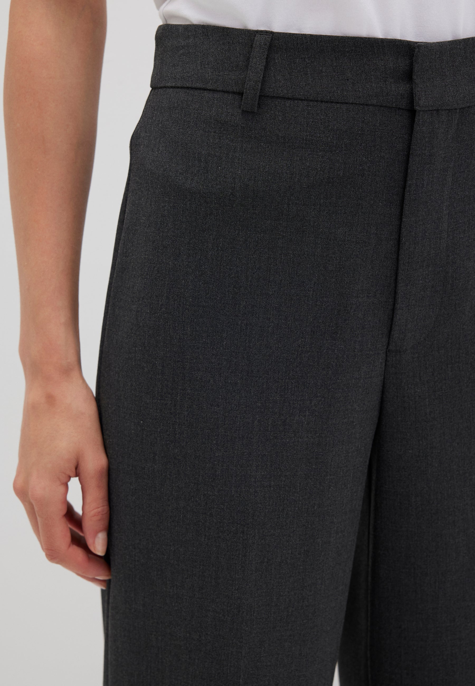 Woven Pant in Anthracite Melange Pantalon Mavi