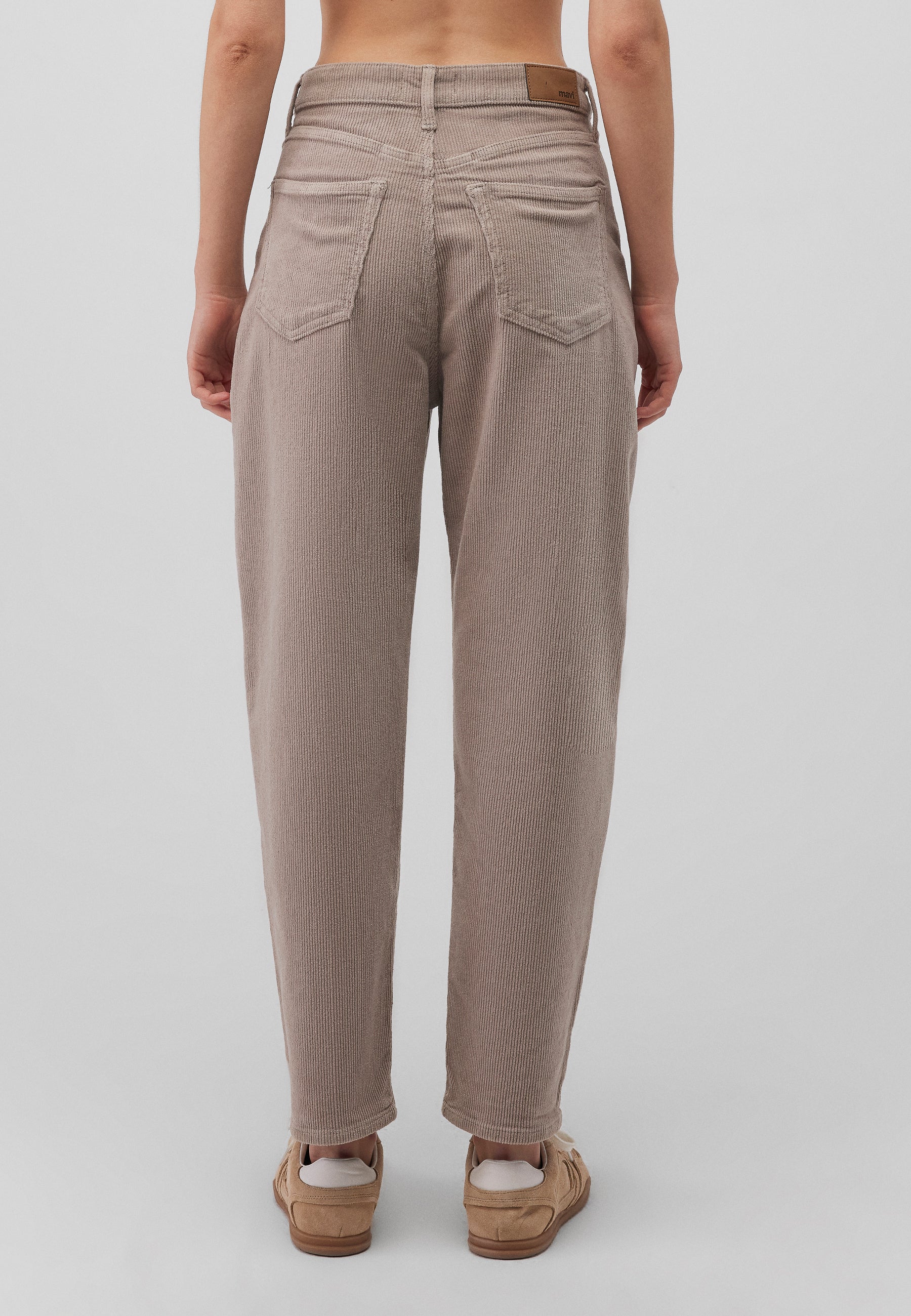 Laura in Moon Rock Pantalon en velours côtelé Mavi