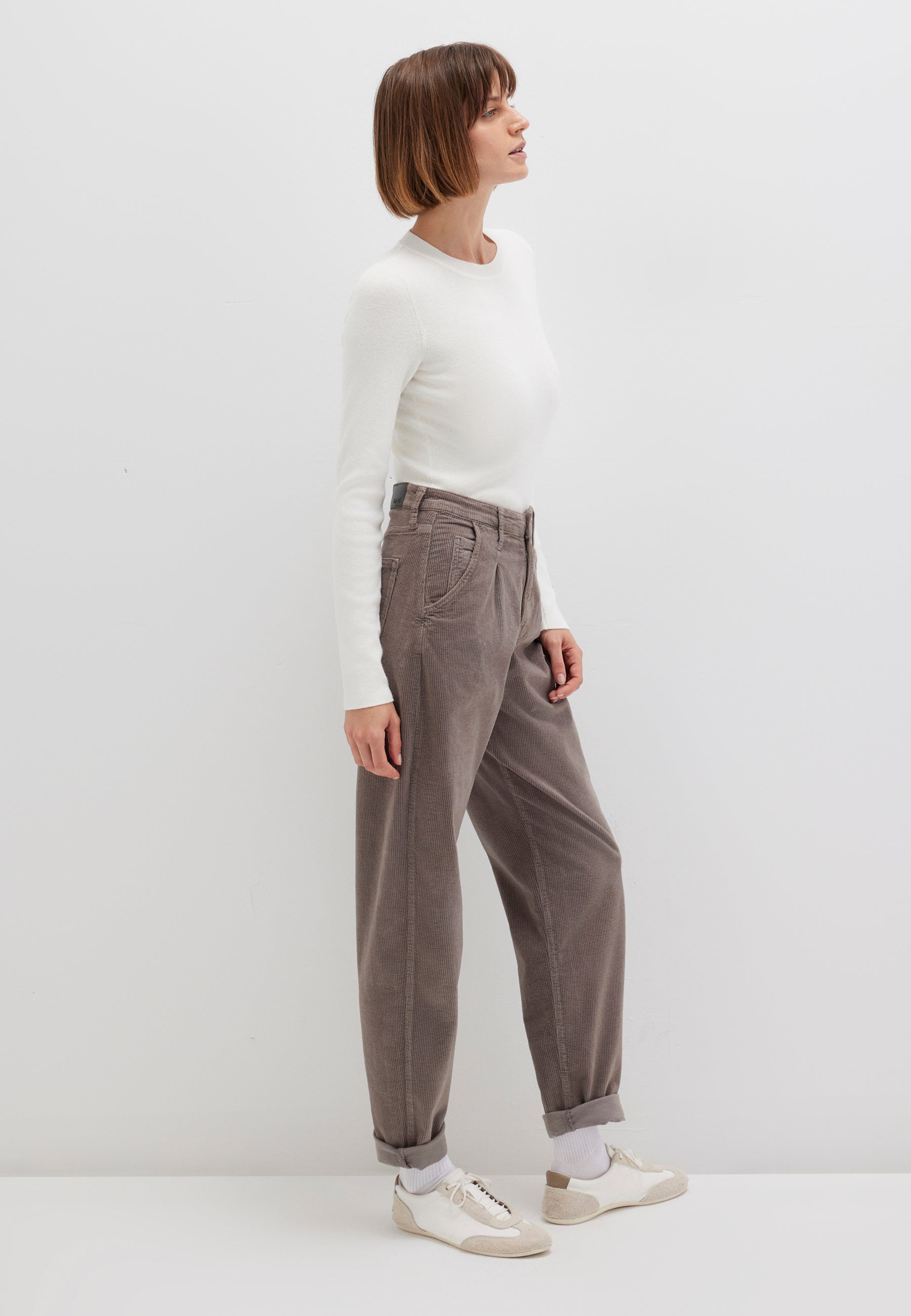 Laura en Charcoal Gray Cordon Pantalon Mavi