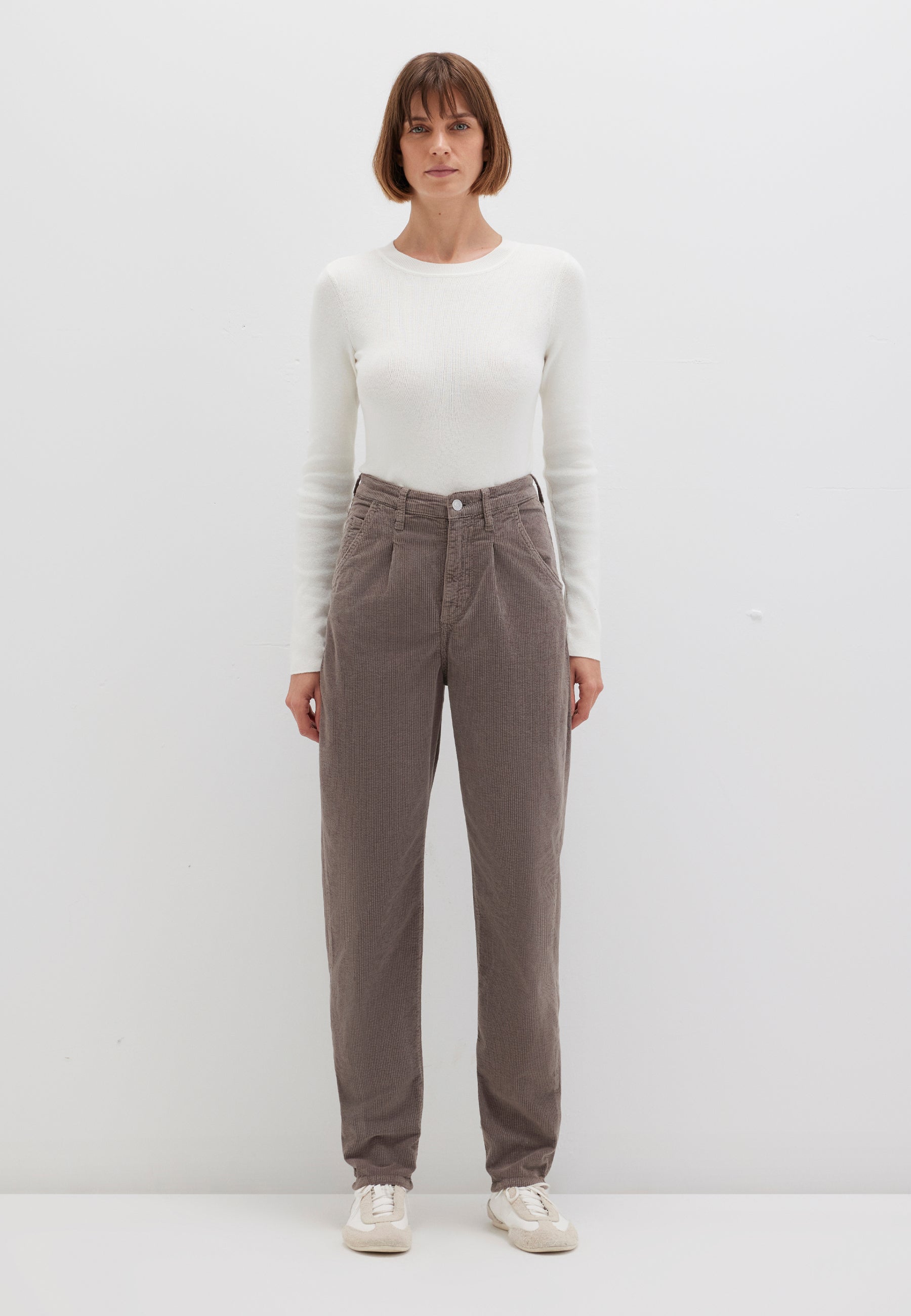 Laura en Charcoal Gray Cordon Pantalon Mavi