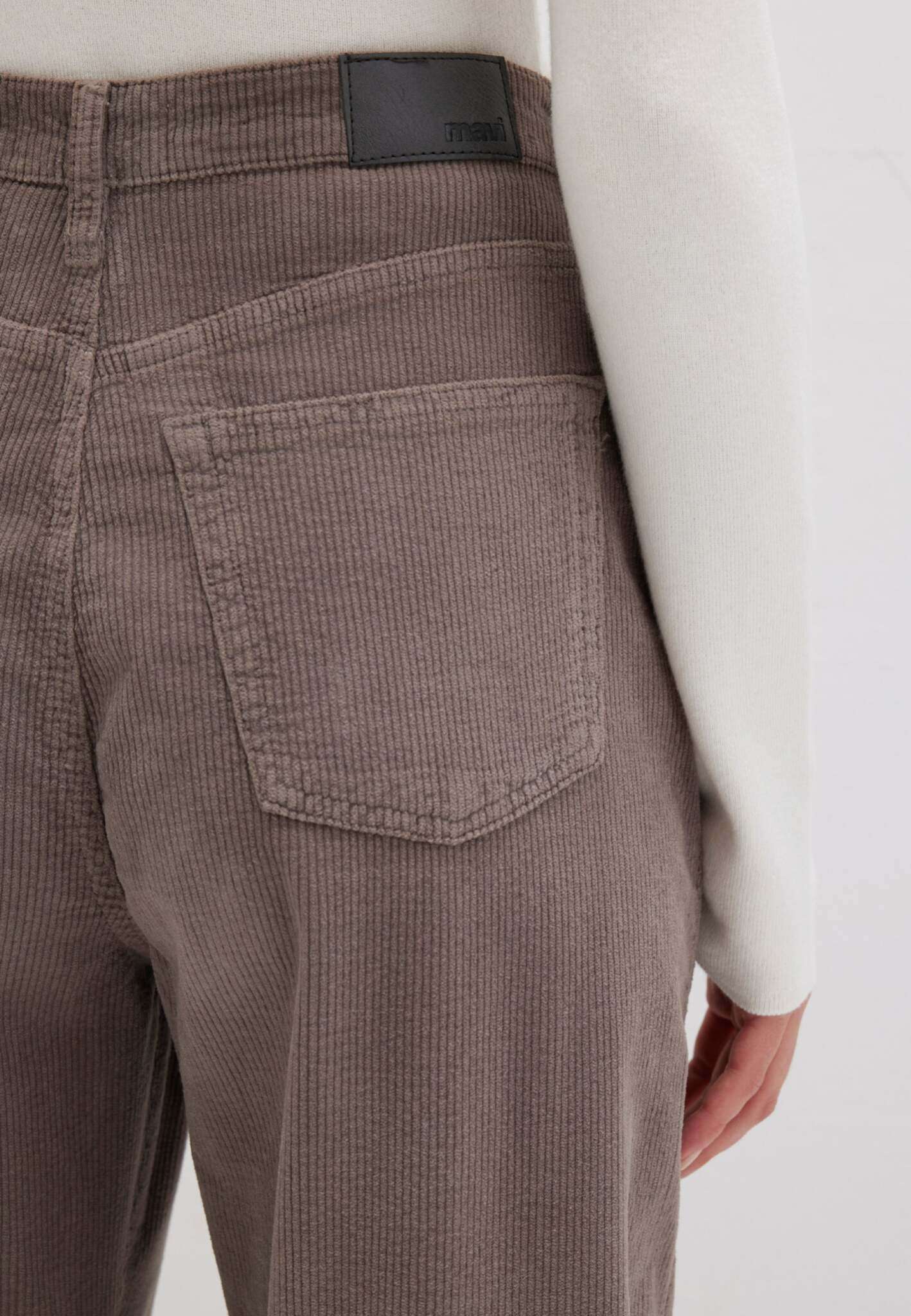 Laura en Charcoal Gray Cordon Pantalon Mavi