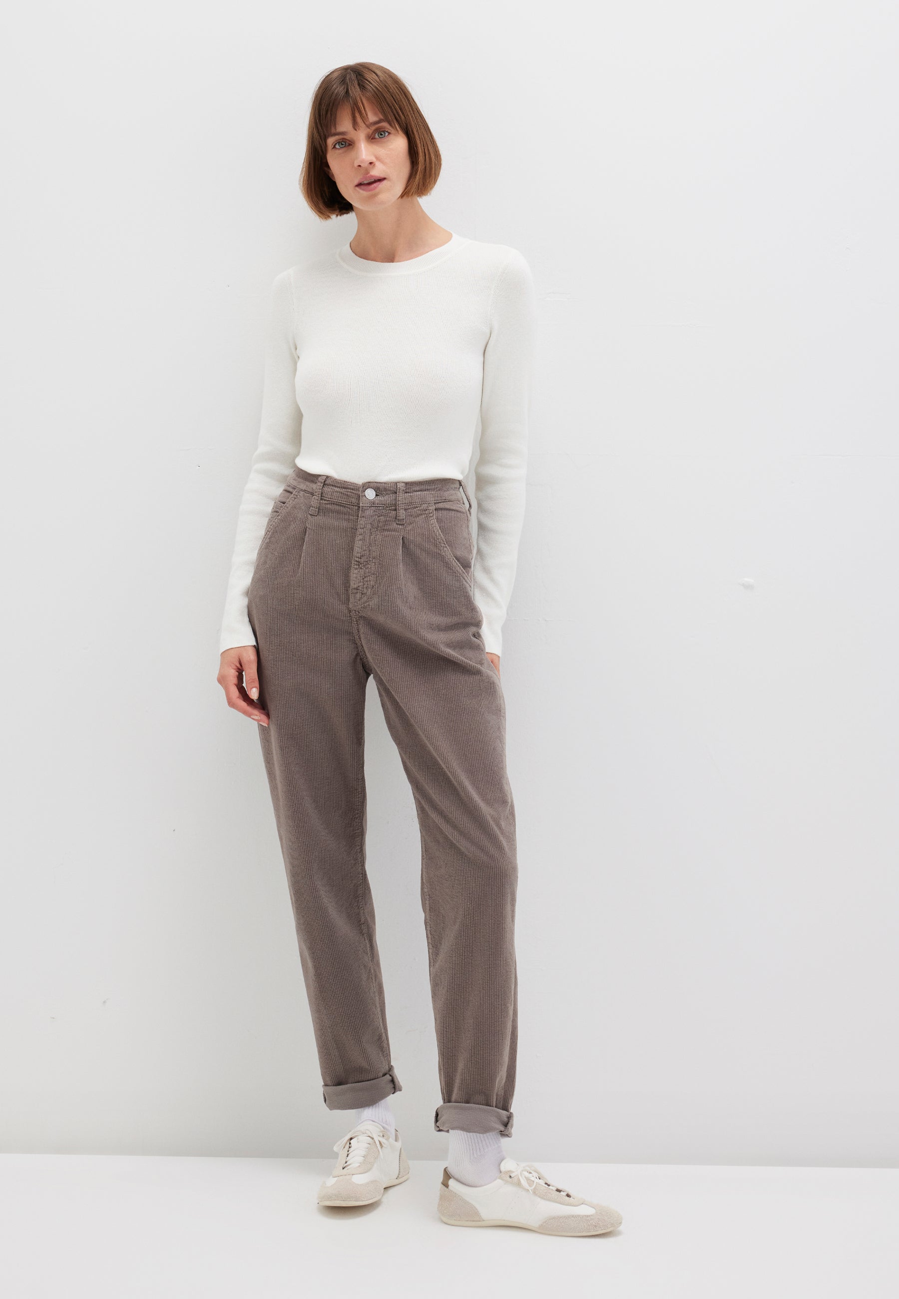 Laura en Charcoal Gray Cordon Pantalon Mavi