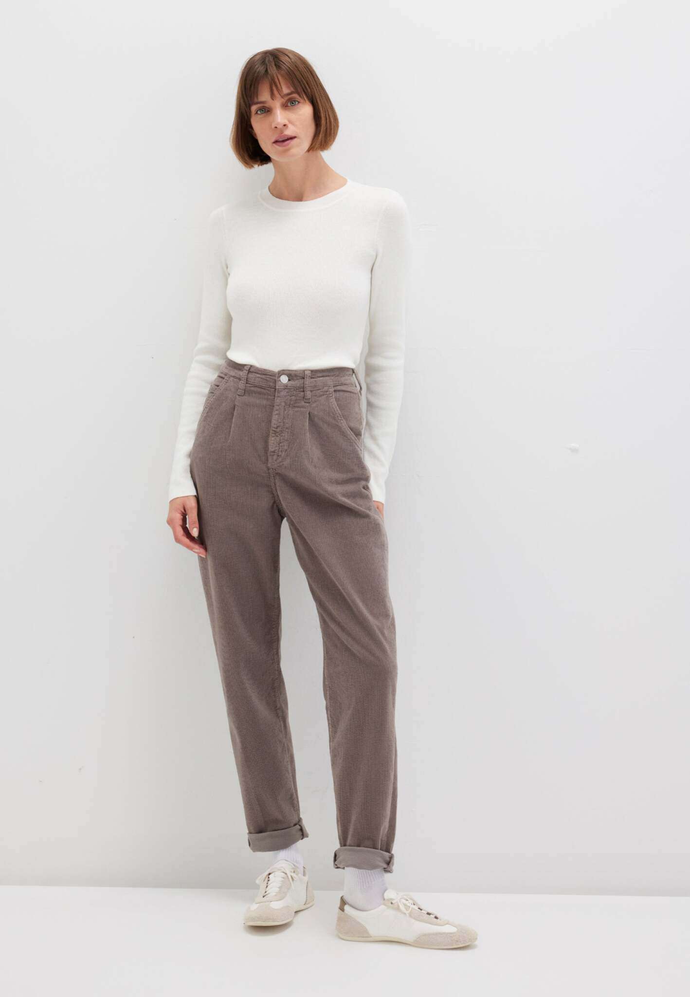 Laura en Charcoal Gray Cordon Pantalon Mavi