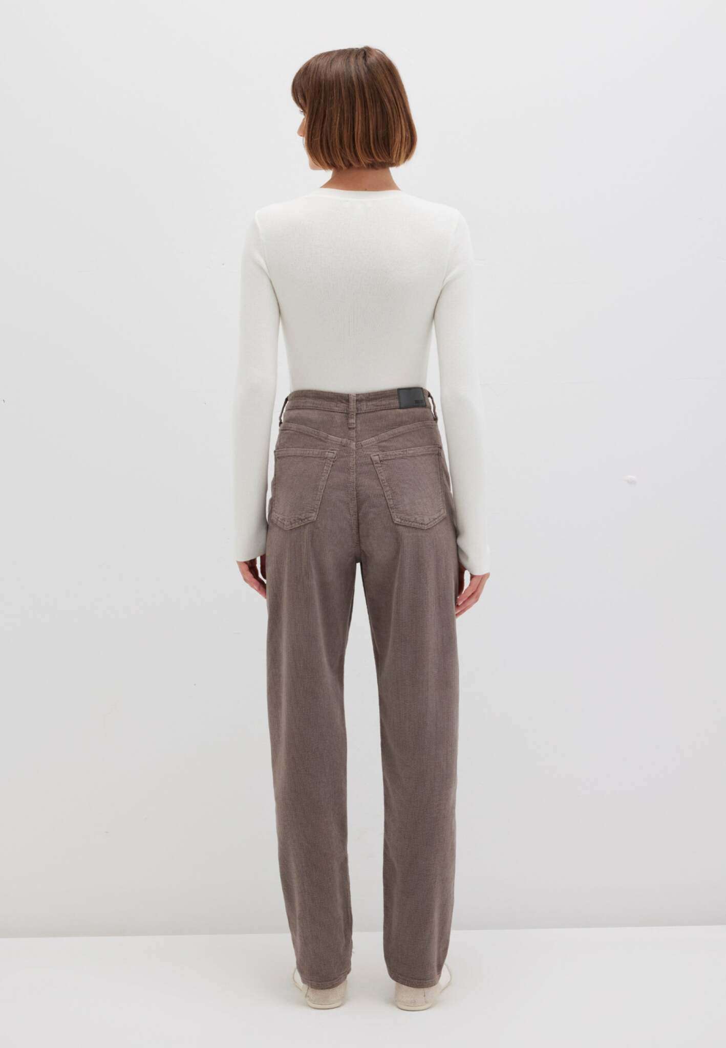 Laura en Charcoal Gray Cordon Pantalon Mavi