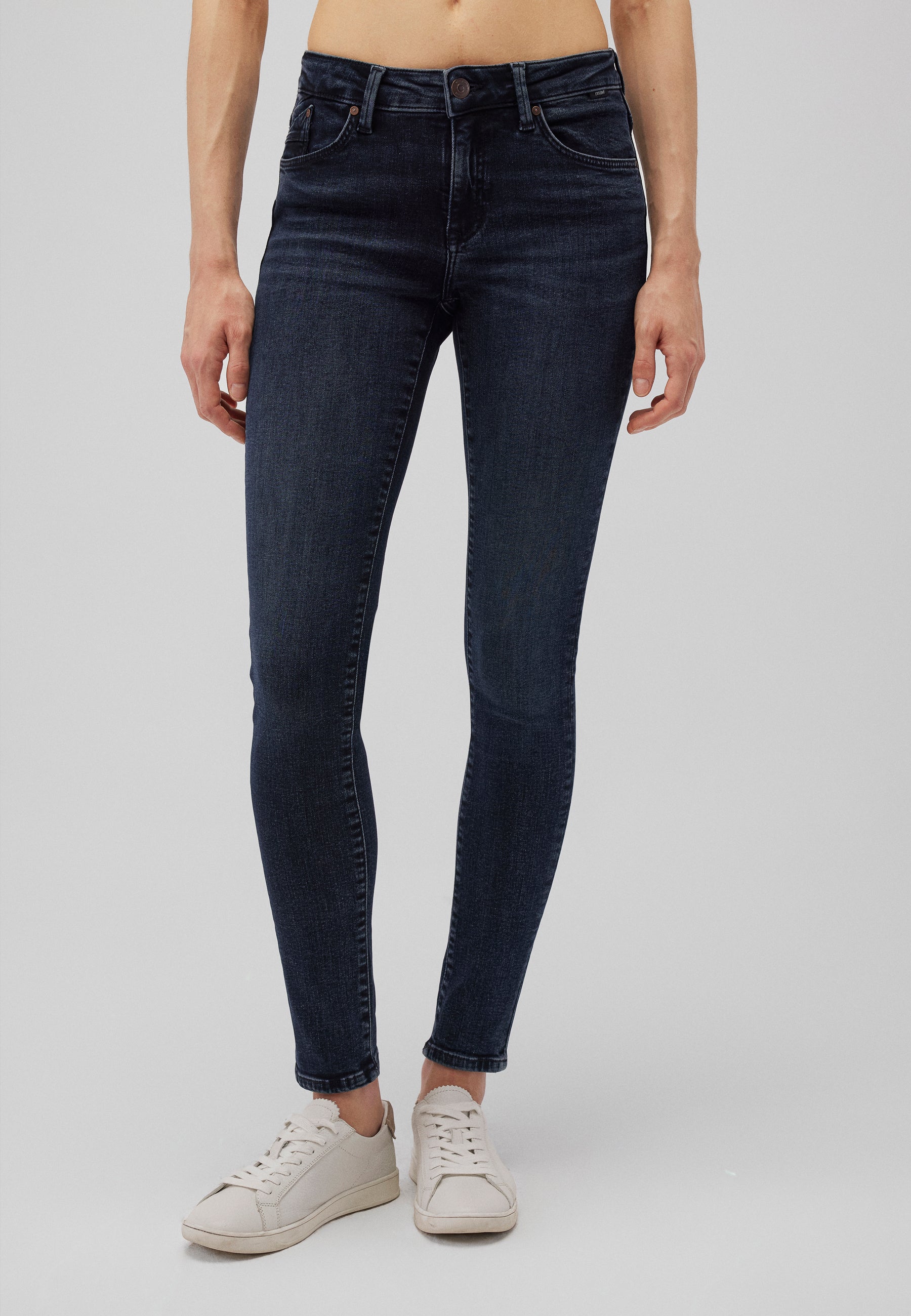 Adriana en jeans Glam Dark Ink Mavi