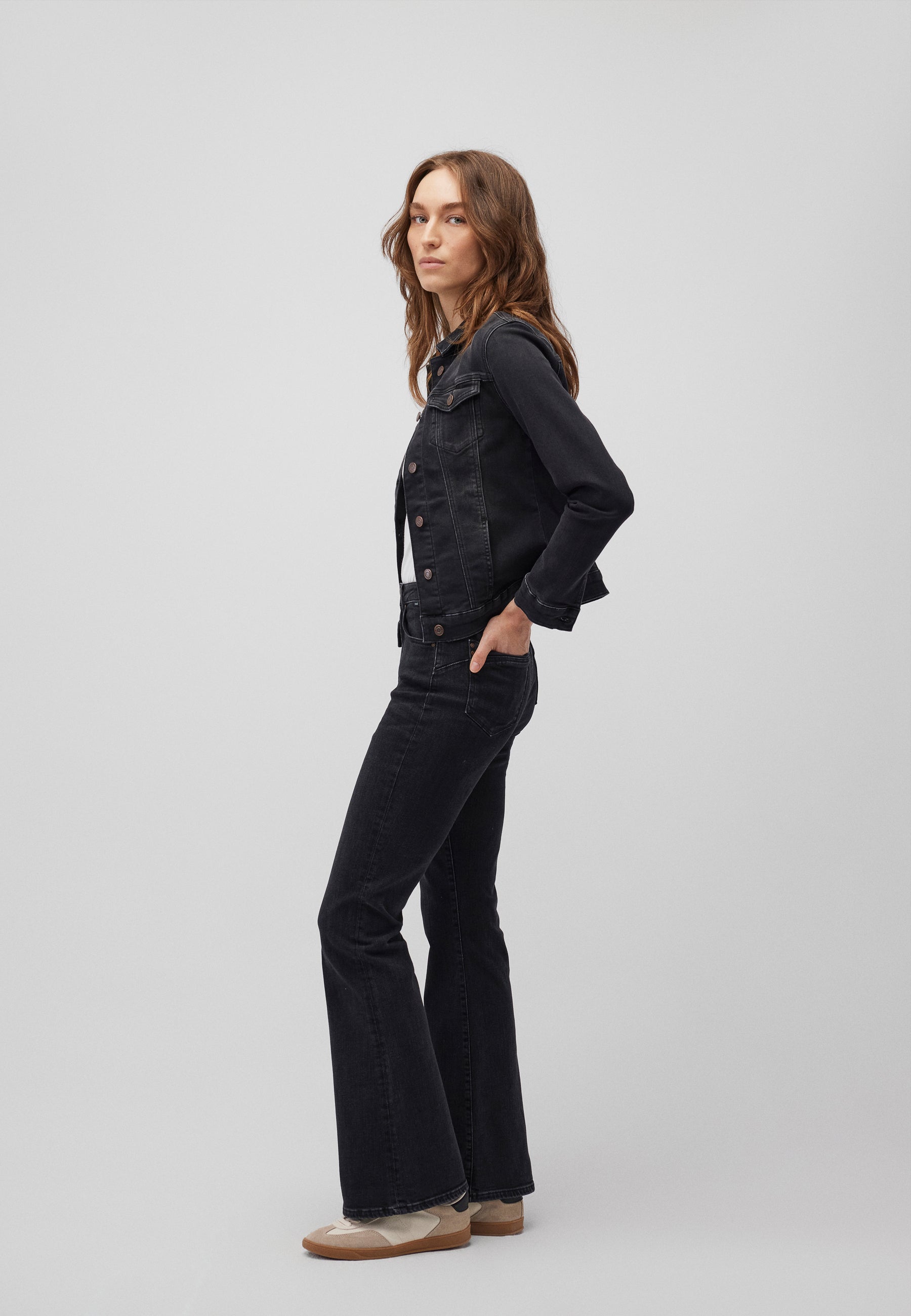 Daisy in Dark Smoke Vestes de sport Mavi