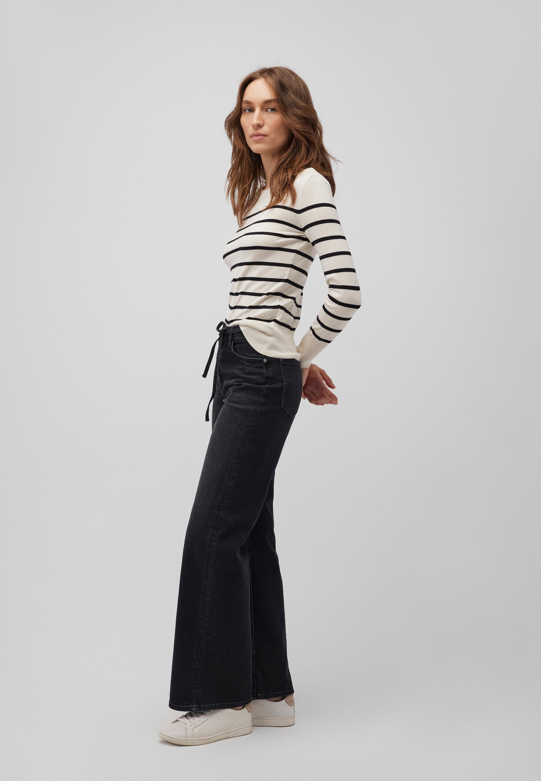 Sweat ras du cou à rayures noires Pull Mavi