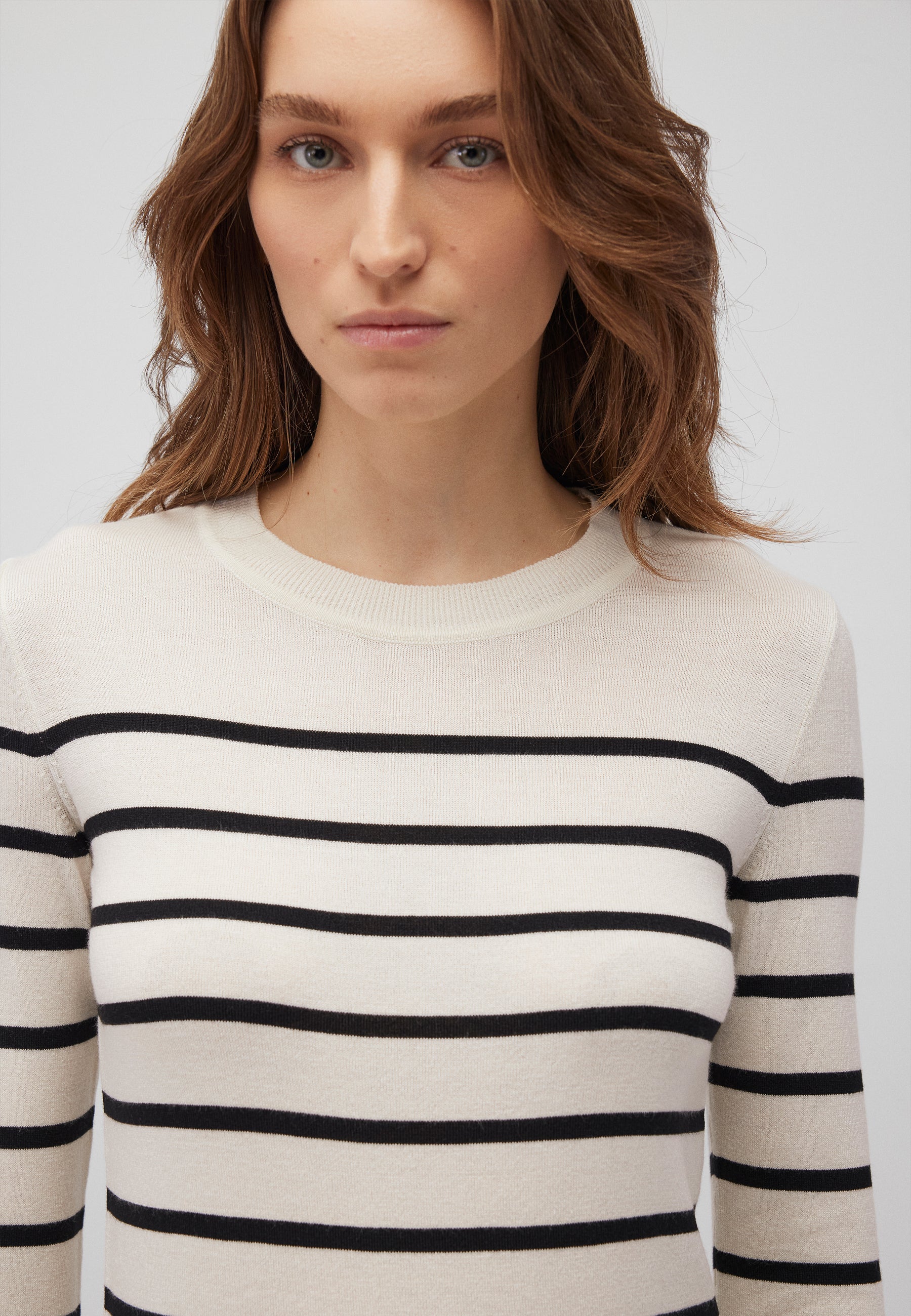 Sweat ras du cou à rayures noires Pull Mavi