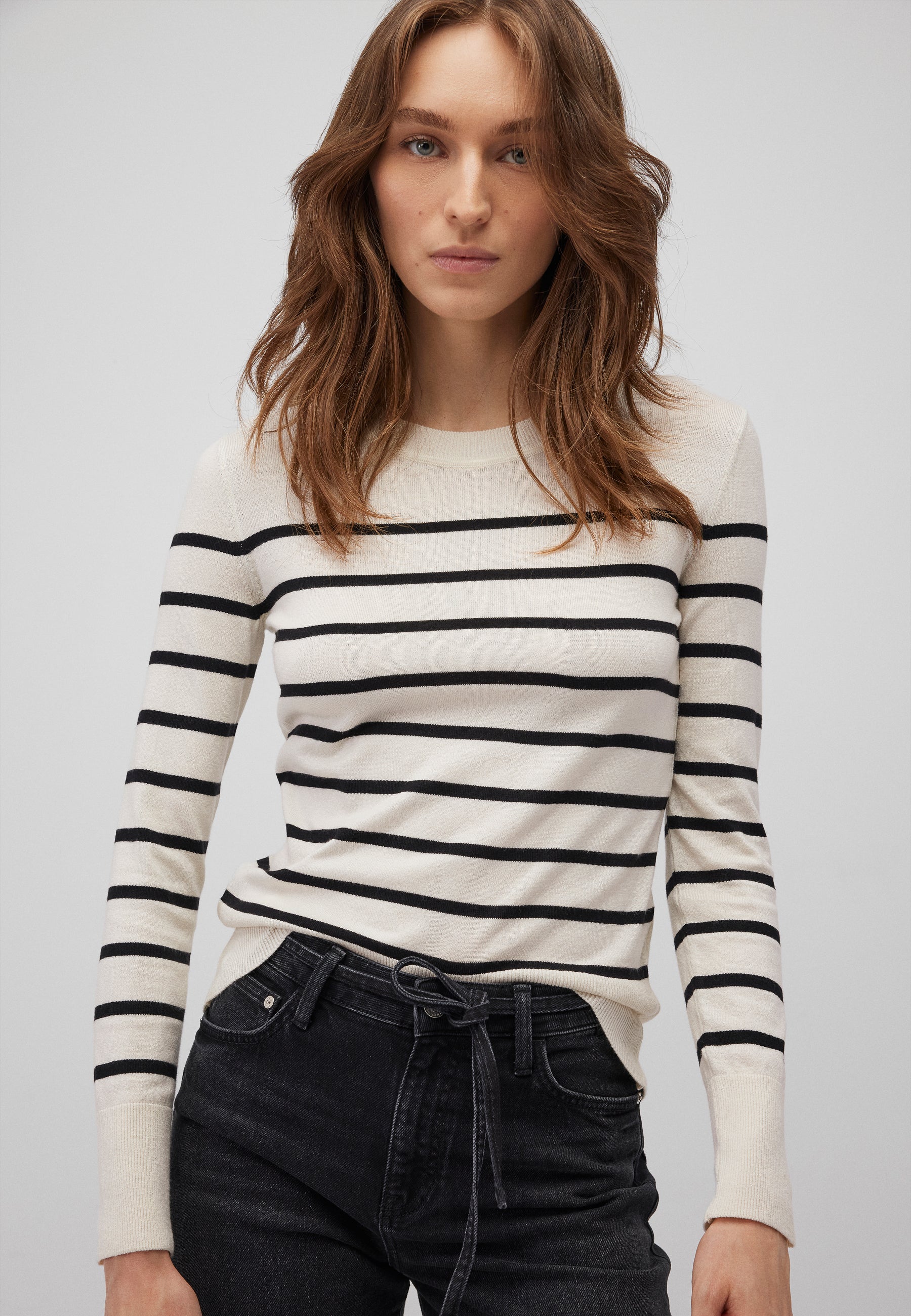 Sweat ras du cou à rayures noires Pull Mavi