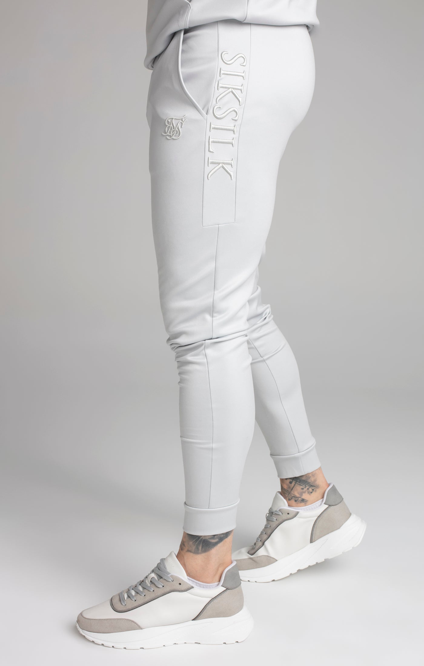 Embroidered Panel Cuffed Pantalon en Grey Pantalon SikSilk